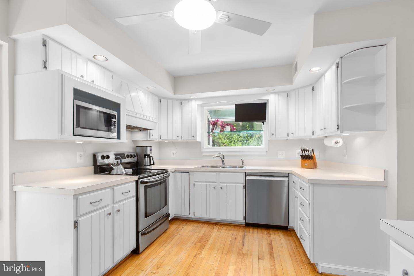 10201 JAYDEE BLVD, FAIRFAX STATION, Virginia 22039, 4 Bedrooms Bedrooms, ,2 BathroomsBathrooms,Residential,For sale,10201 JAYDEE BLVD,VAFX2255940 MLS # VAFX2255940