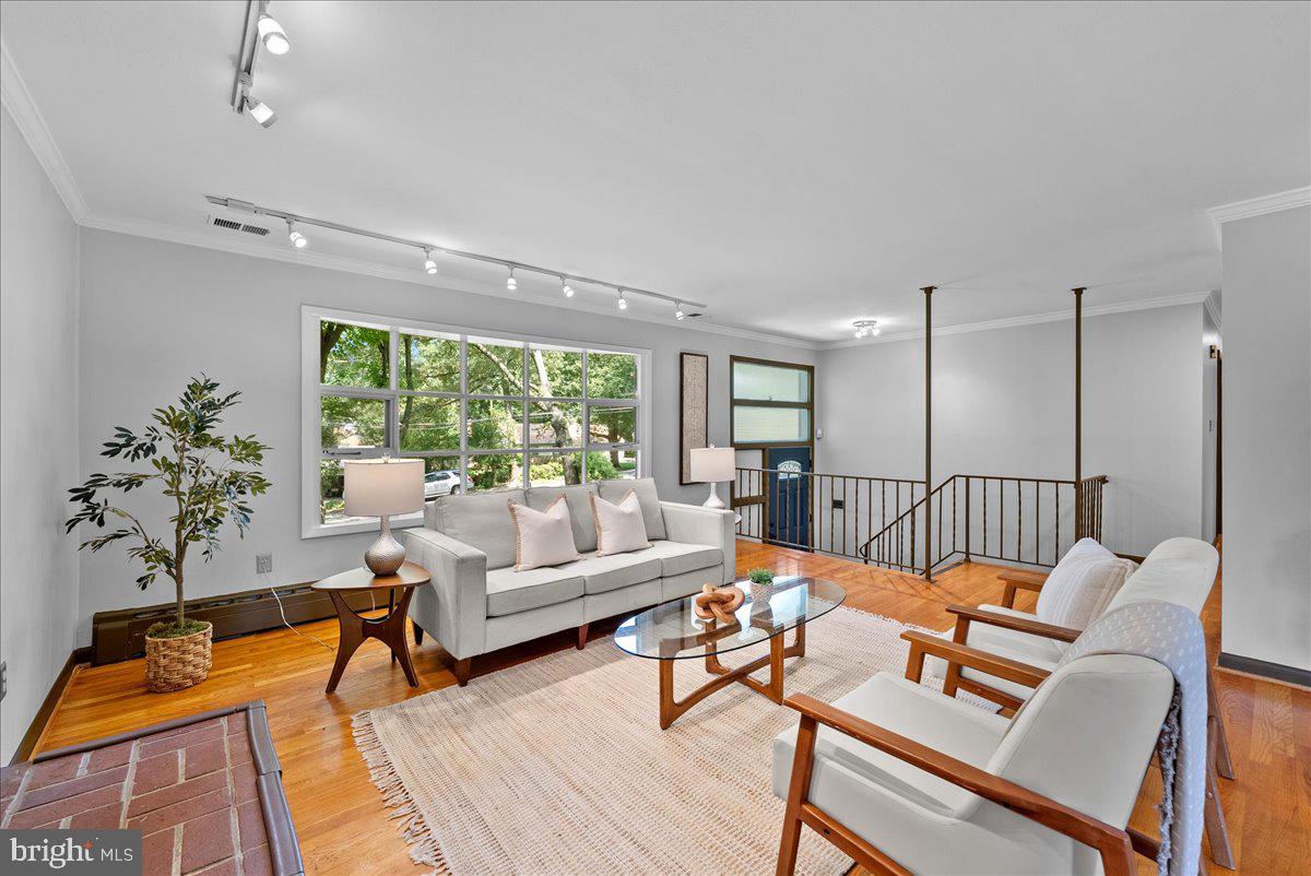 3035 HAZELTON ST, FALLS CHURCH, Virginia 22044, 4 Bedrooms Bedrooms, ,3 BathroomsBathrooms,Residential,For sale,3035 HAZELTON ST,VAFX2256054 MLS # VAFX2256054