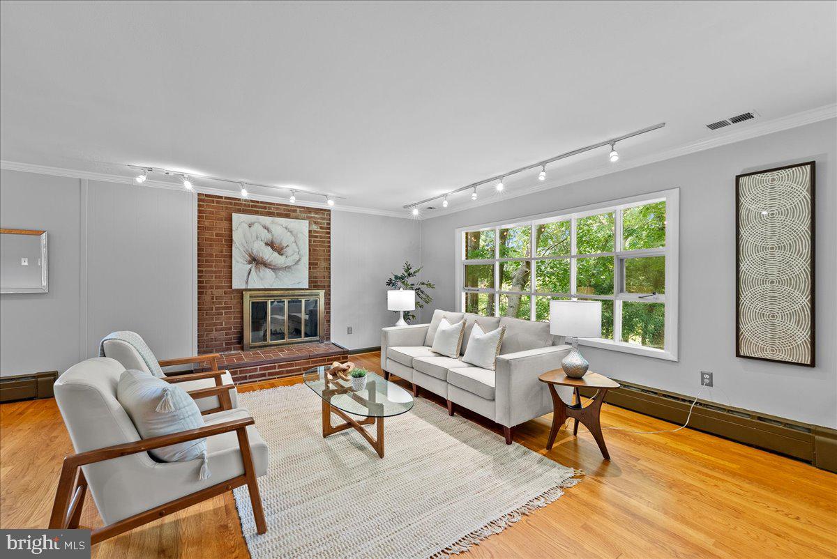 3035 HAZELTON ST, FALLS CHURCH, Virginia 22044, 4 Bedrooms Bedrooms, ,3 BathroomsBathrooms,Residential,For sale,3035 HAZELTON ST,VAFX2256054 MLS # VAFX2256054