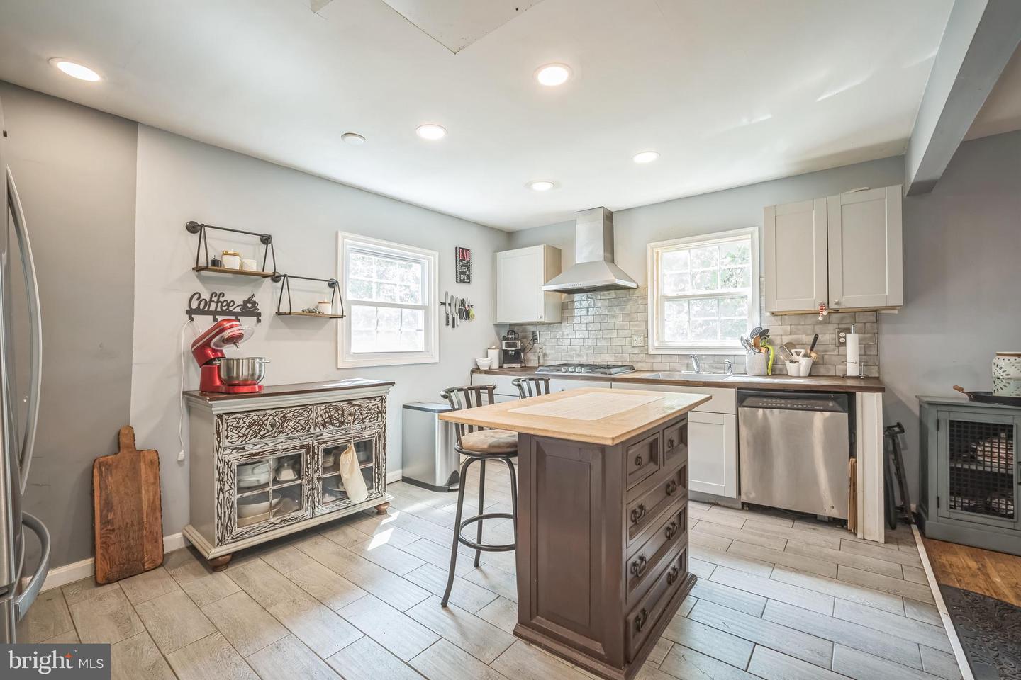 7610 ALBEMARLE DR, MANASSAS, Virginia 20111, 3 Bedrooms Bedrooms, ,3 BathroomsBathrooms,Residential,For sale,7610 ALBEMARLE DR,VAPW2099464 MLS # VAPW2099464