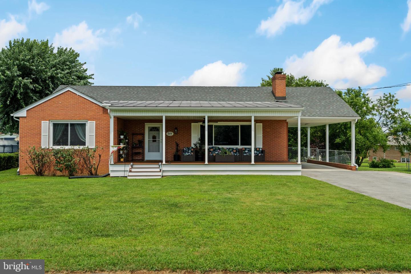 319 BEECHCROFT RD, WINCHESTER, Virginia 22601, 3 Bedrooms Bedrooms, ,2 BathroomsBathrooms,Residential,For sale,319 BEECHCROFT RD,VAWI2008720 MLS # VAWI2008720