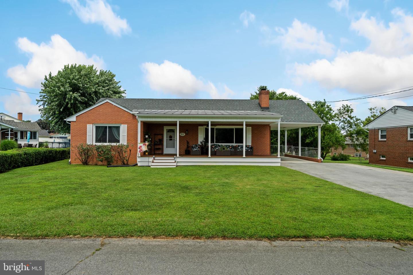 319 BEECHCROFT RD, WINCHESTER, Virginia 22601, 3 Bedrooms Bedrooms, ,2 BathroomsBathrooms,Residential,For sale,319 BEECHCROFT RD,VAWI2008720 MLS # VAWI2008720