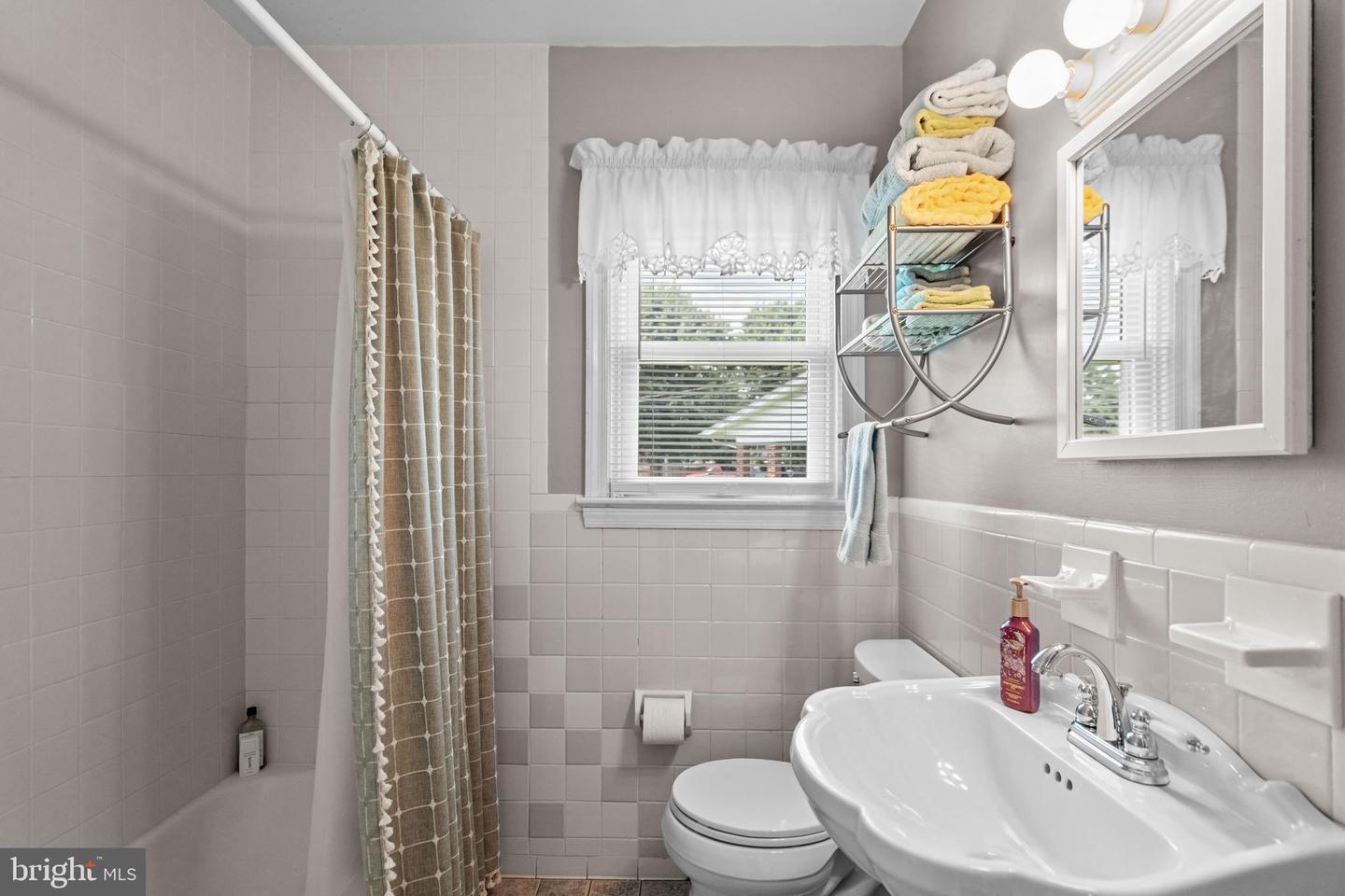 319 BEECHCROFT RD, WINCHESTER, Virginia 22601, 3 Bedrooms Bedrooms, ,2 BathroomsBathrooms,Residential,For sale,319 BEECHCROFT RD,VAWI2008720 MLS # VAWI2008720