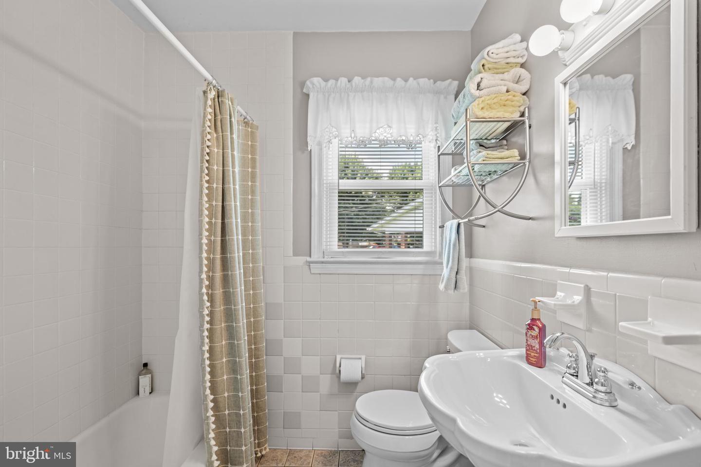319 BEECHCROFT RD, WINCHESTER, Virginia 22601, 3 Bedrooms Bedrooms, ,2 BathroomsBathrooms,Residential,For sale,319 BEECHCROFT RD,VAWI2008720 MLS # VAWI2008720