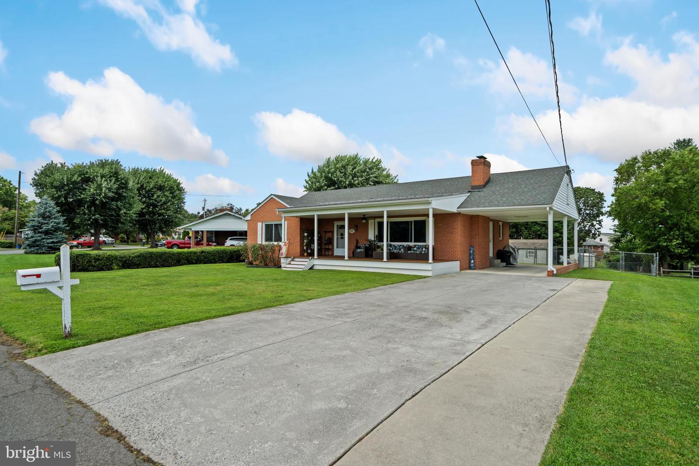 319 BEECHCROFT RD, WINCHESTER, Virginia 22601, 3 Bedrooms Bedrooms, ,2 BathroomsBathrooms,Residential,For sale,319 BEECHCROFT RD,VAWI2008720 MLS # VAWI2008720