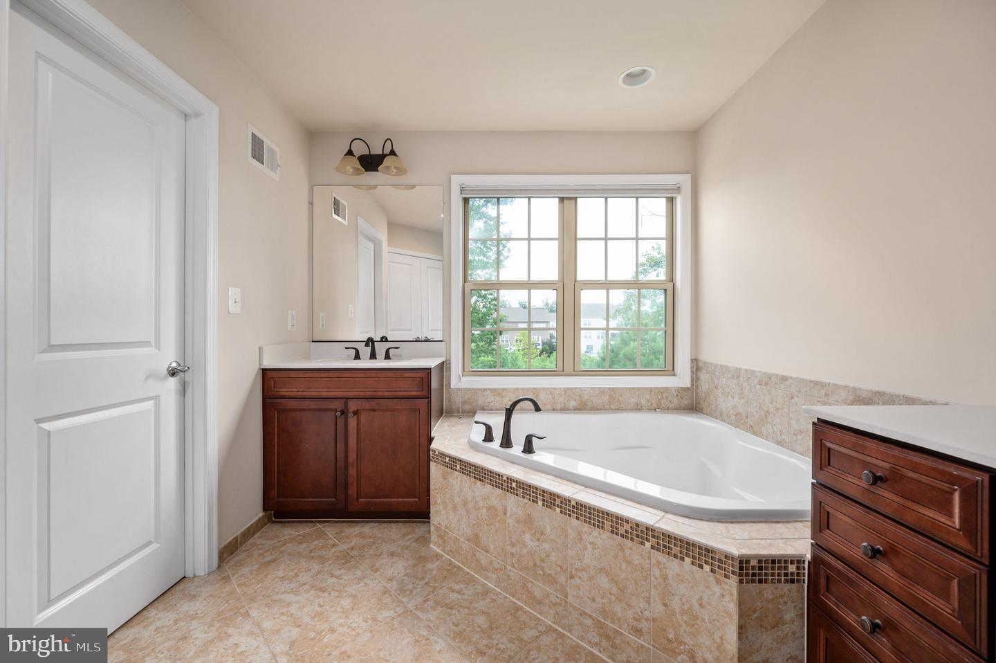 6601 BARTRAMS FOREST LN, HAYMARKET, Virginia 20169, 4 Bedrooms Bedrooms, ,3 BathroomsBathrooms,Residential,For sale,6601 BARTRAMS FOREST LN,VAPW2099510 MLS # VAPW2099510