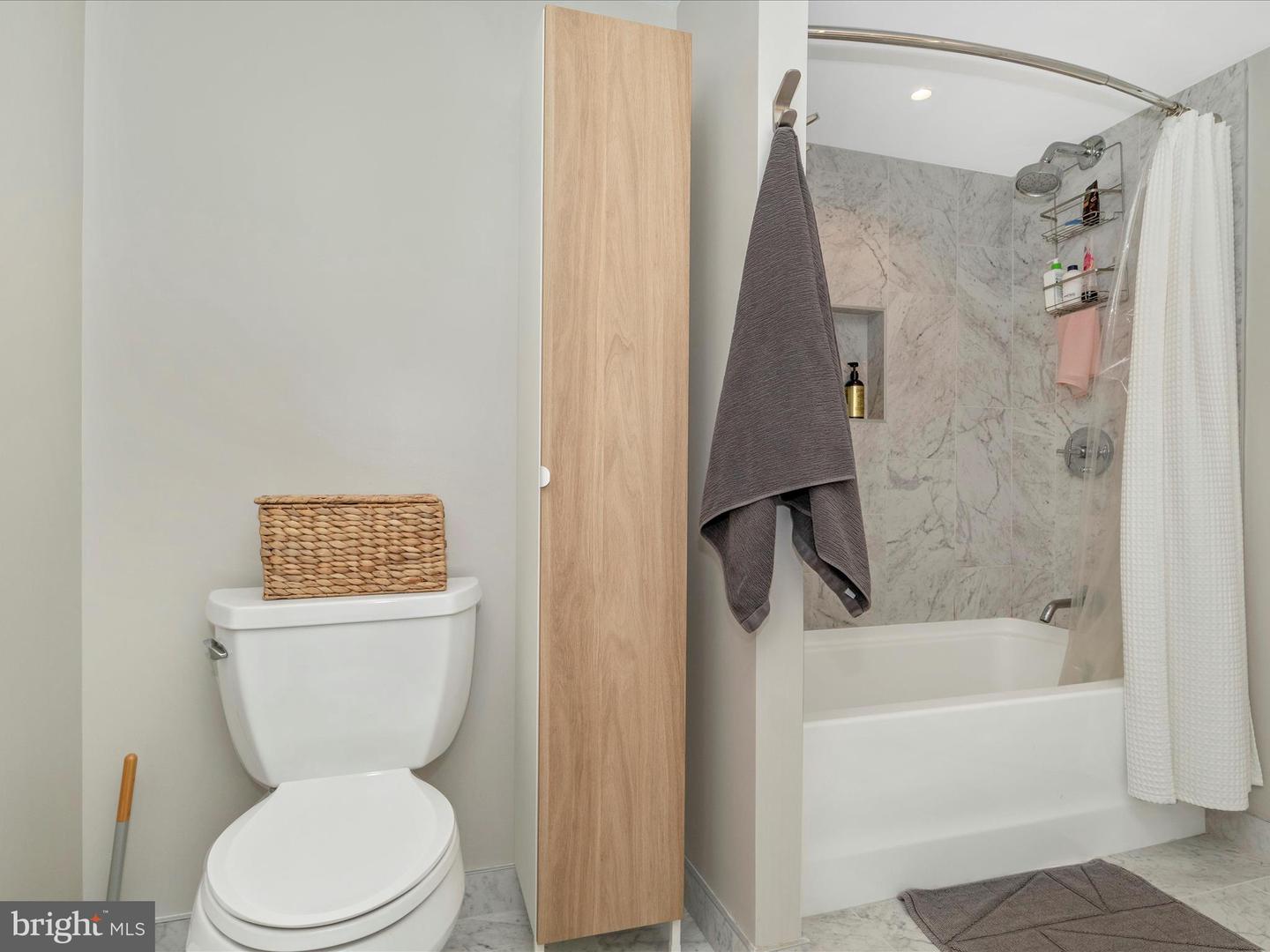 925 N FAIRFAX ST #405, ALEXANDRIA, Virginia 22314, 1 Bedroom Bedrooms, ,1 BathroomBathrooms,Residential,For sale,925 N FAIRFAX ST #405,VAAX2047630 MLS # VAAX2047630