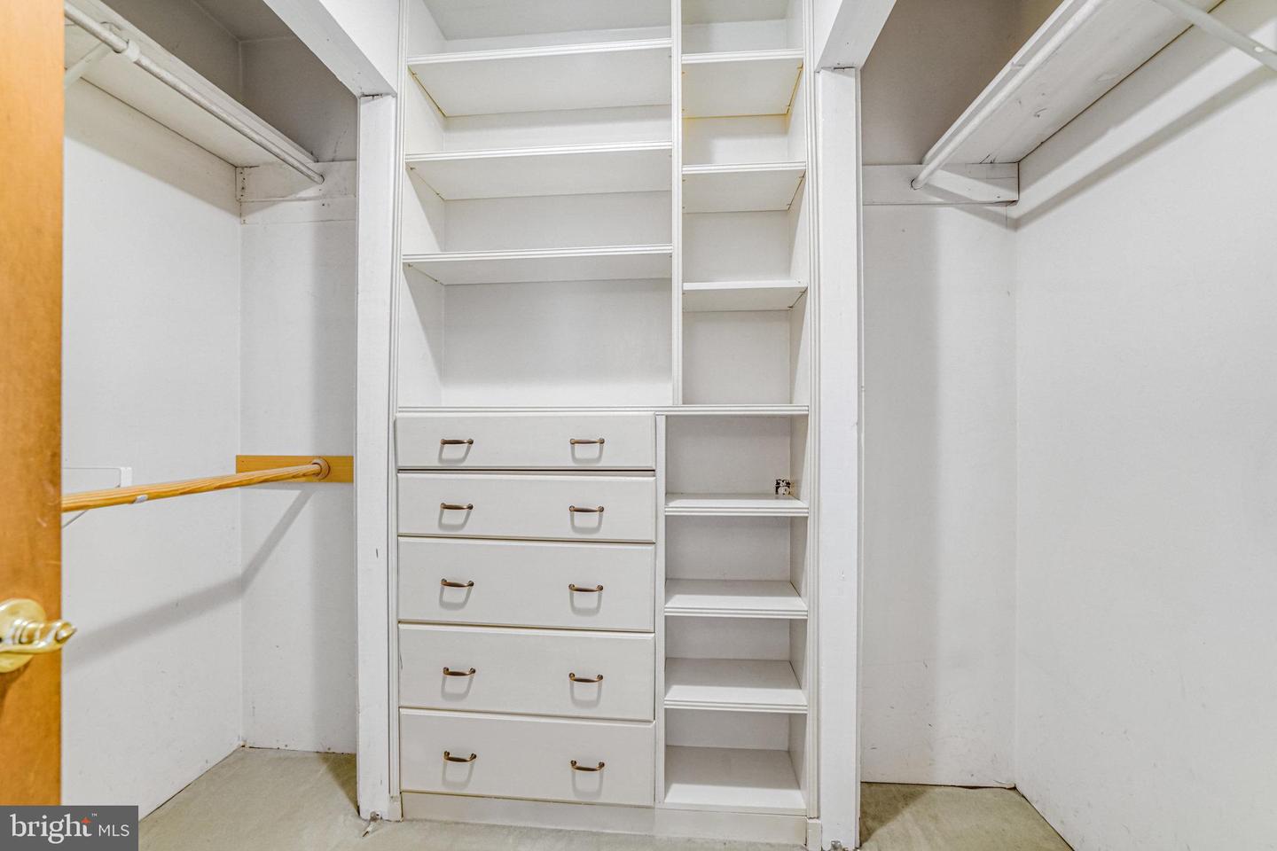 7125 GORDONS RD, FALLS CHURCH, Virginia 22043, 3 Bedrooms Bedrooms, ,3 BathroomsBathrooms,Residential,For sale,7125 GORDONS RD,VAFX2255594 MLS # VAFX2255594