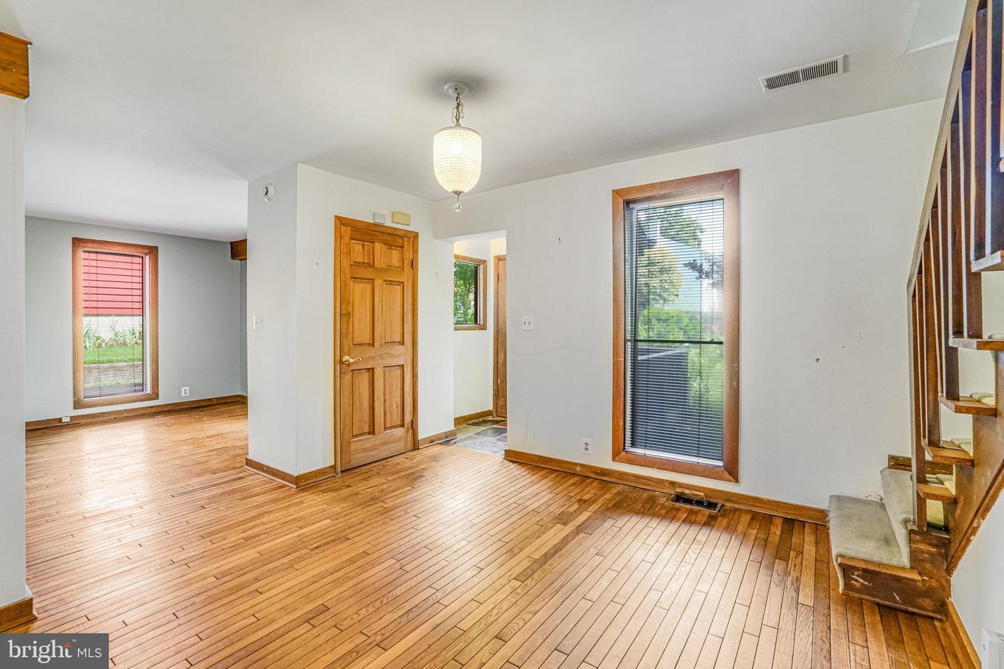 7125 GORDONS RD, FALLS CHURCH, Virginia 22043, 3 Bedrooms Bedrooms, ,3 BathroomsBathrooms,Residential,For sale,7125 GORDONS RD,VAFX2255594 MLS # VAFX2255594