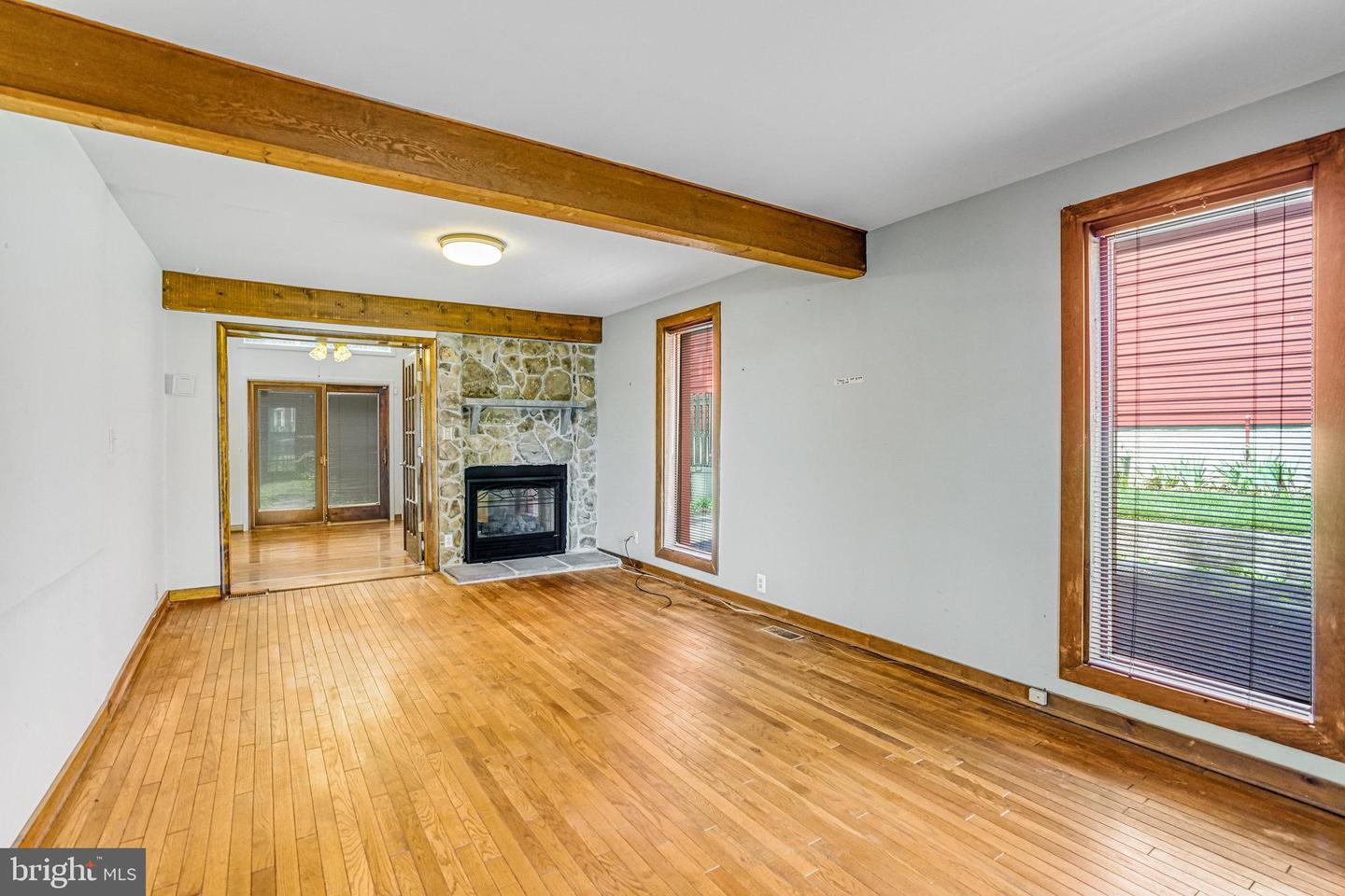 7125 GORDONS RD, FALLS CHURCH, Virginia 22043, 3 Bedrooms Bedrooms, ,3 BathroomsBathrooms,Residential,For sale,7125 GORDONS RD,VAFX2255594 MLS # VAFX2255594