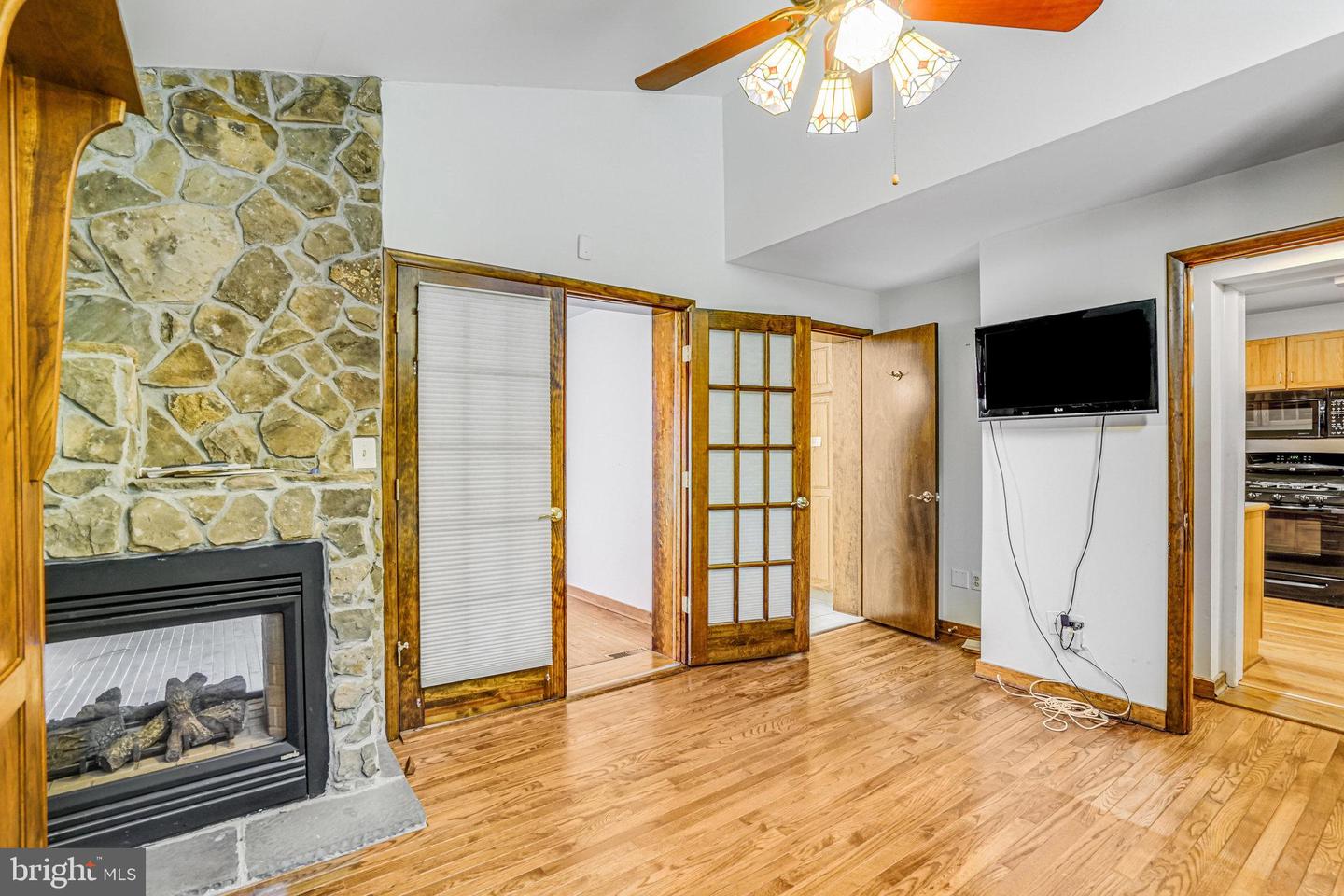 7125 GORDONS RD, FALLS CHURCH, Virginia 22043, 3 Bedrooms Bedrooms, ,3 BathroomsBathrooms,Residential,For sale,7125 GORDONS RD,VAFX2255594 MLS # VAFX2255594