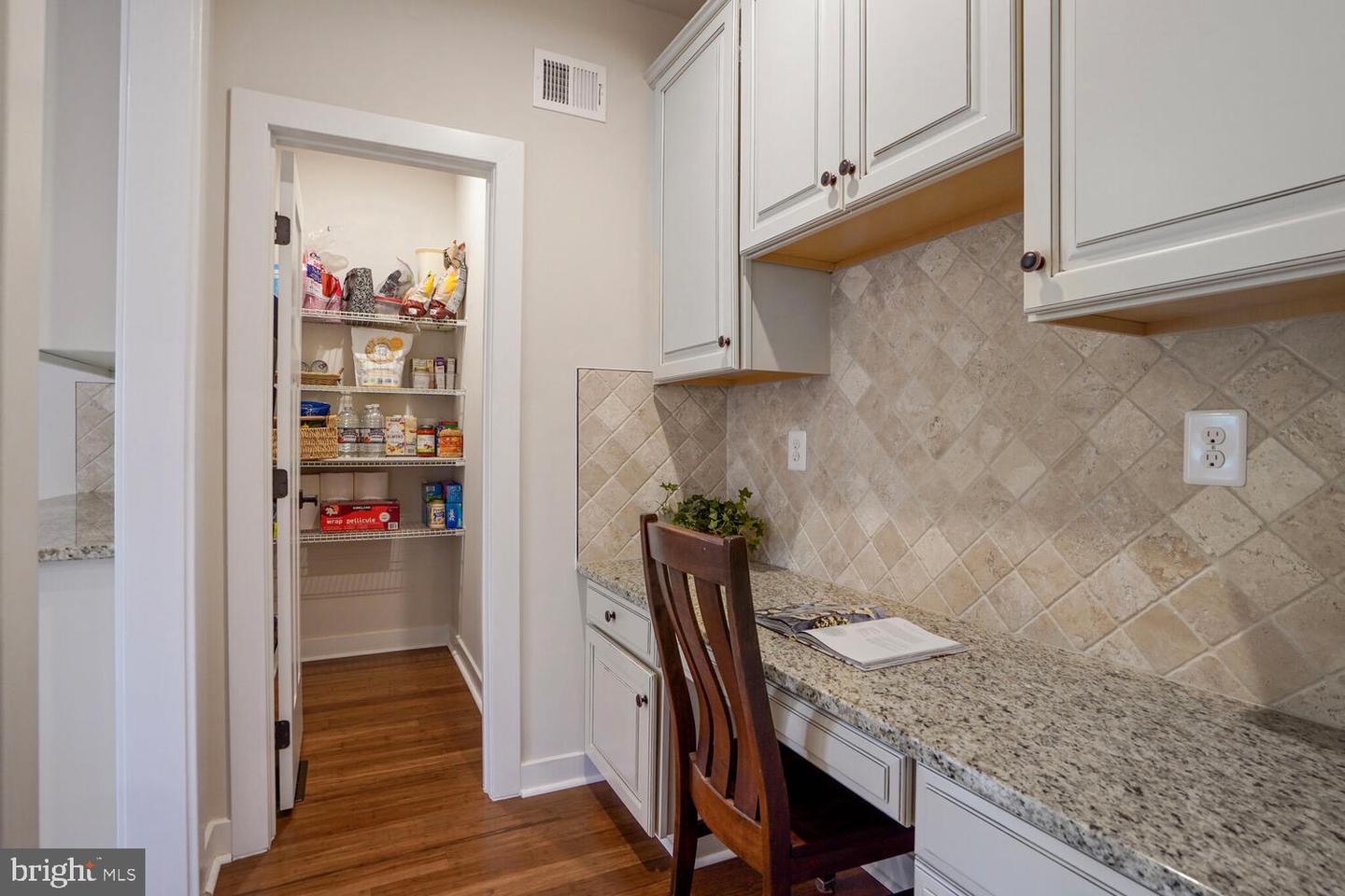 7483 LAKE WILLOW CT, WARRENTON, Virginia 20187, 8 Bedrooms Bedrooms, ,6 BathroomsBathrooms,Residential,For sale,7483 LAKE WILLOW CT,VAFQ2017464 MLS # VAFQ2017464