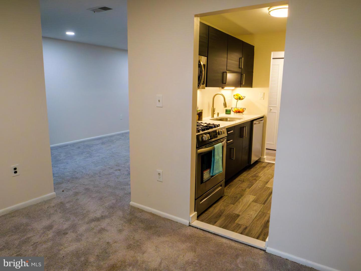 3376 WOODBURN RD #24, ANNANDALE, Virginia 22003, 1 Bedroom Bedrooms, ,1 BathroomBathrooms,Residential,For sale,3376 WOODBURN RD #24,VAFX2255848 MLS # VAFX2255848