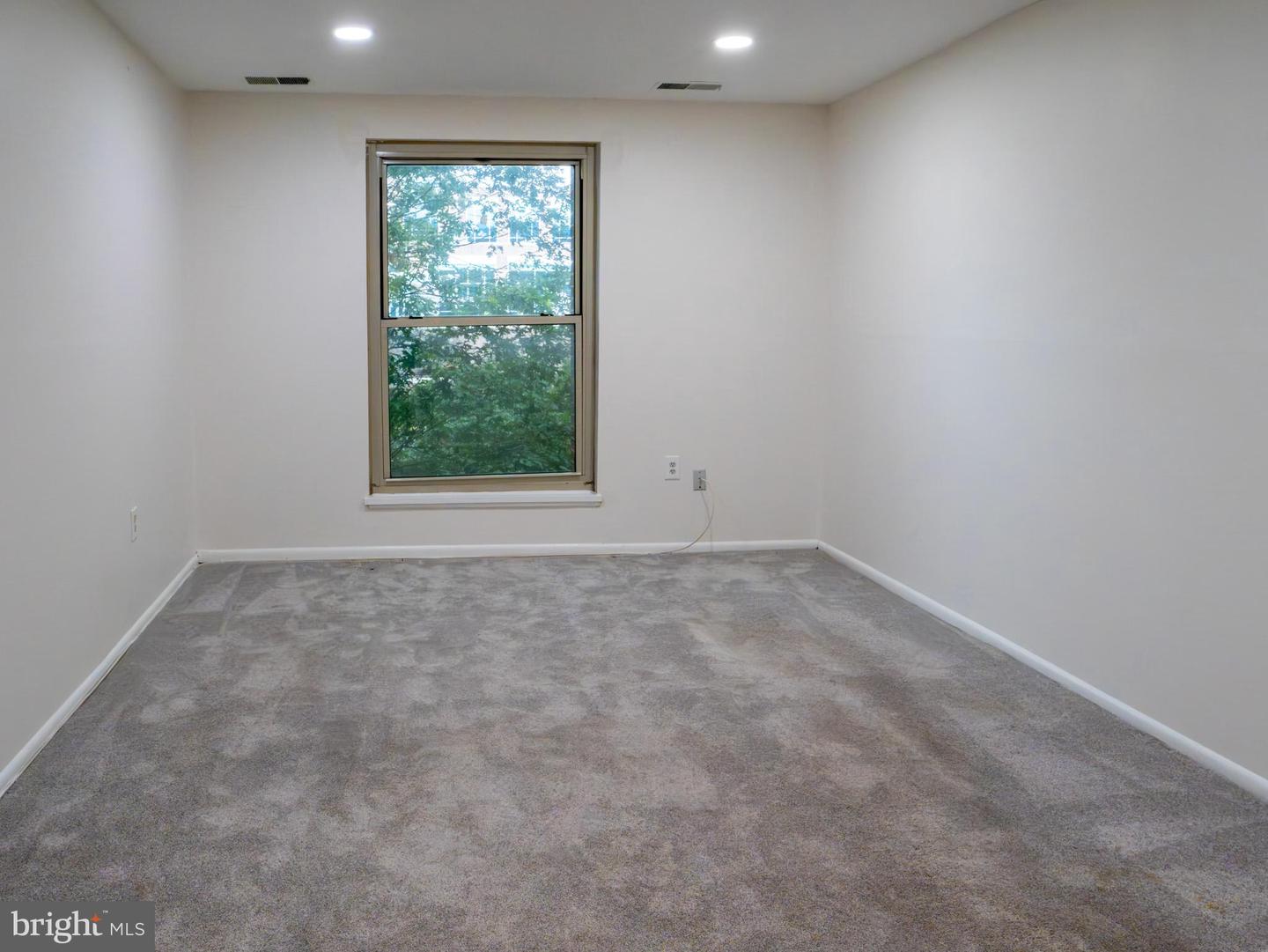 3376 WOODBURN RD #24, ANNANDALE, Virginia 22003, 1 Bedroom Bedrooms, ,1 BathroomBathrooms,Residential,For sale,3376 WOODBURN RD #24,VAFX2255848 MLS # VAFX2255848