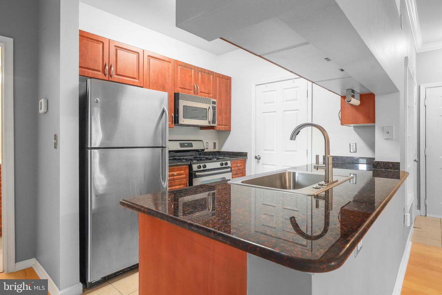 12108 GARDEN GROVE CIR #203, FAIRFAX, Virginia 22030, 1 Bedroom Bedrooms, ,1 BathroomBathrooms,Residential,For sale,12108 GARDEN GROVE CIR #203,VAFX2255998 MLS # VAFX2255998