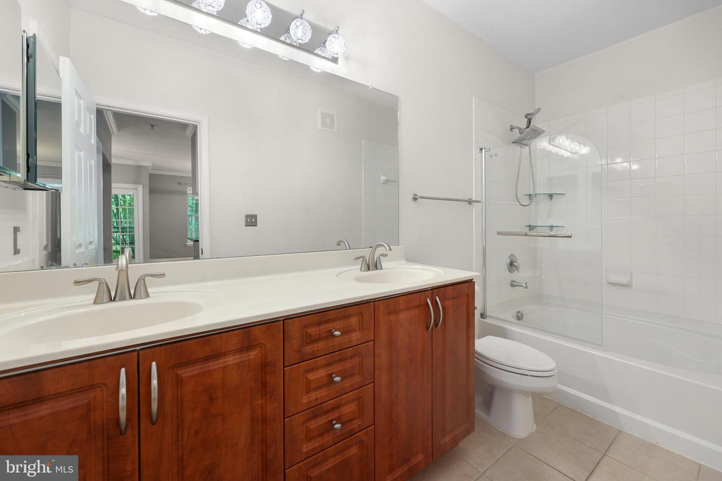 12108 GARDEN GROVE CIR #203, FAIRFAX, Virginia 22030, 1 Bedroom Bedrooms, ,1 BathroomBathrooms,Residential,For sale,12108 GARDEN GROVE CIR #203,VAFX2255998 MLS # VAFX2255998