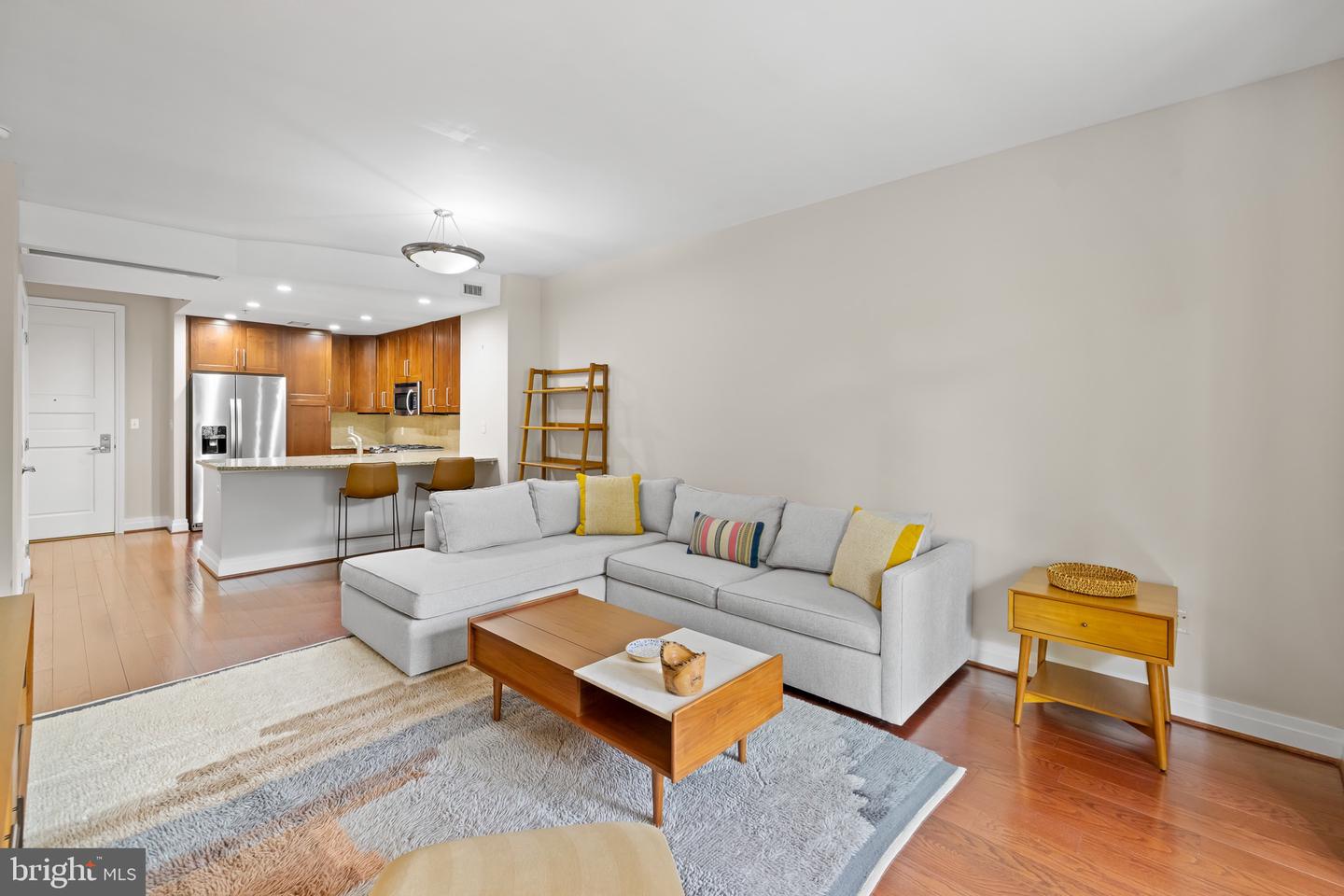 8220 CRESTWOOD HEIGHTS DR #213, MCLEAN, Virginia 22102, 1 Bedroom Bedrooms, ,1 BathroomBathrooms,Residential,For sale,8220 CRESTWOOD HEIGHTS DR #213,VAFX2256032 MLS # VAFX2256032