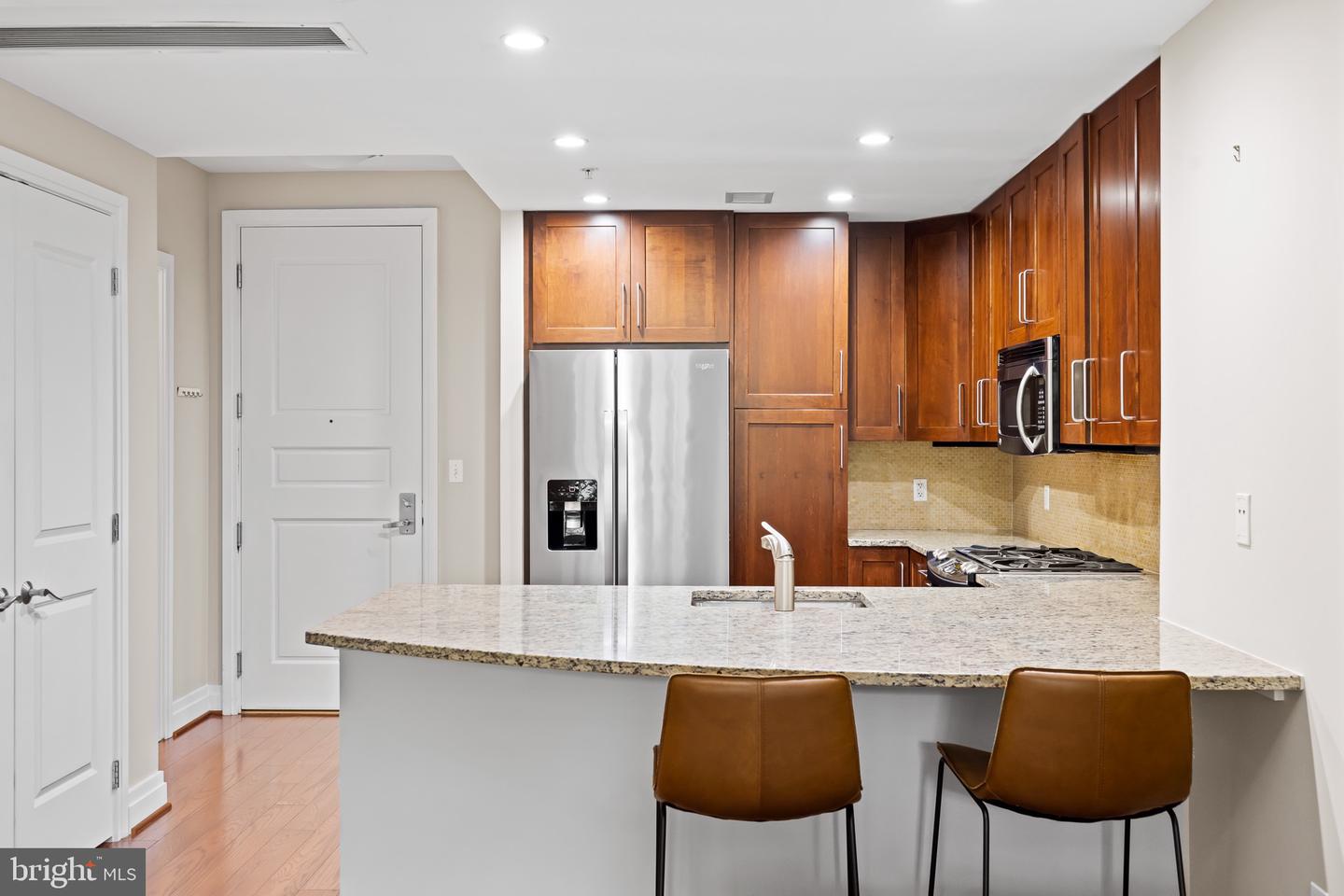 8220 CRESTWOOD HEIGHTS DR #213, MCLEAN, Virginia 22102, 1 Bedroom Bedrooms, ,1 BathroomBathrooms,Residential,For sale,8220 CRESTWOOD HEIGHTS DR #213,VAFX2256032 MLS # VAFX2256032