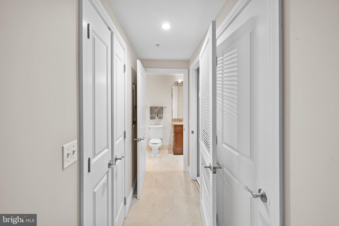 8220 CRESTWOOD HEIGHTS DR #213, MCLEAN, Virginia 22102, 1 Bedroom Bedrooms, ,1 BathroomBathrooms,Residential,For sale,8220 CRESTWOOD HEIGHTS DR #213,VAFX2256032 MLS # VAFX2256032