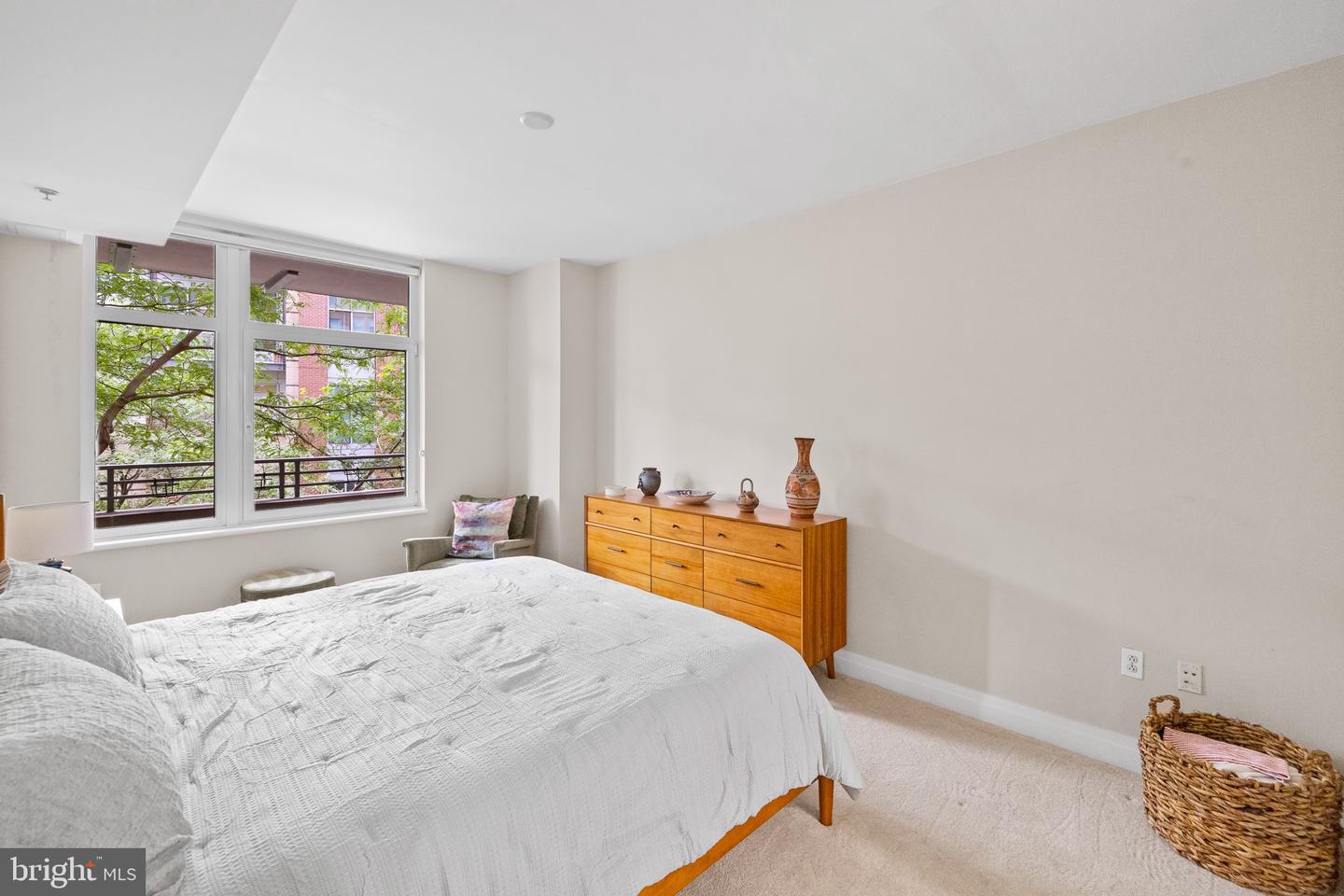 8220 CRESTWOOD HEIGHTS DR #213, MCLEAN, Virginia 22102, 1 Bedroom Bedrooms, ,1 BathroomBathrooms,Residential,For sale,8220 CRESTWOOD HEIGHTS DR #213,VAFX2256032 MLS # VAFX2256032