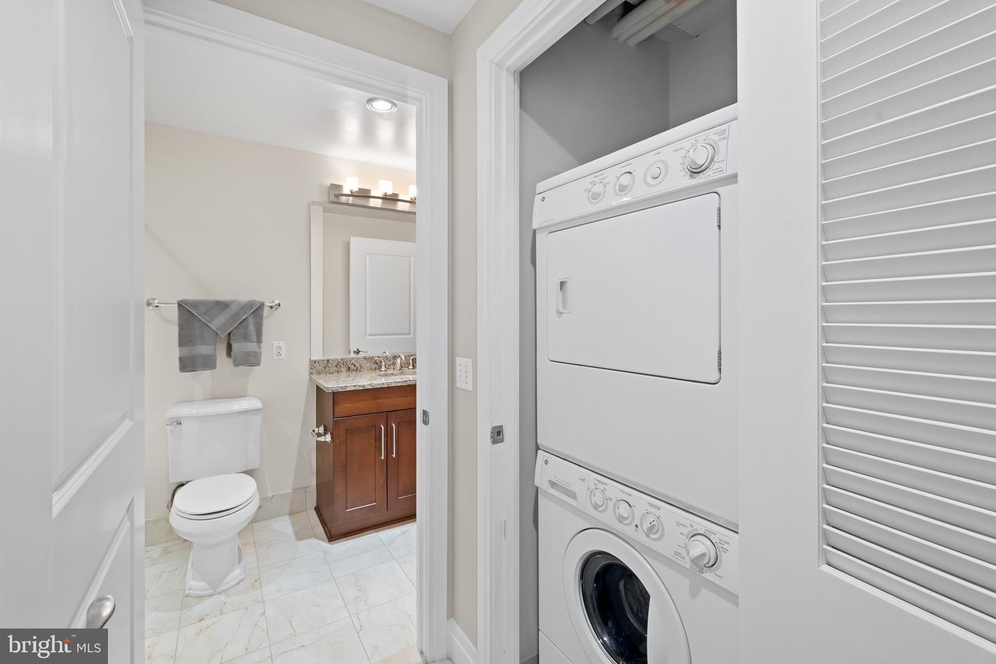 8220 CRESTWOOD HEIGHTS DR #213, MCLEAN, Virginia 22102, 1 Bedroom Bedrooms, ,1 BathroomBathrooms,Residential,For sale,8220 CRESTWOOD HEIGHTS DR #213,VAFX2256032 MLS # VAFX2256032