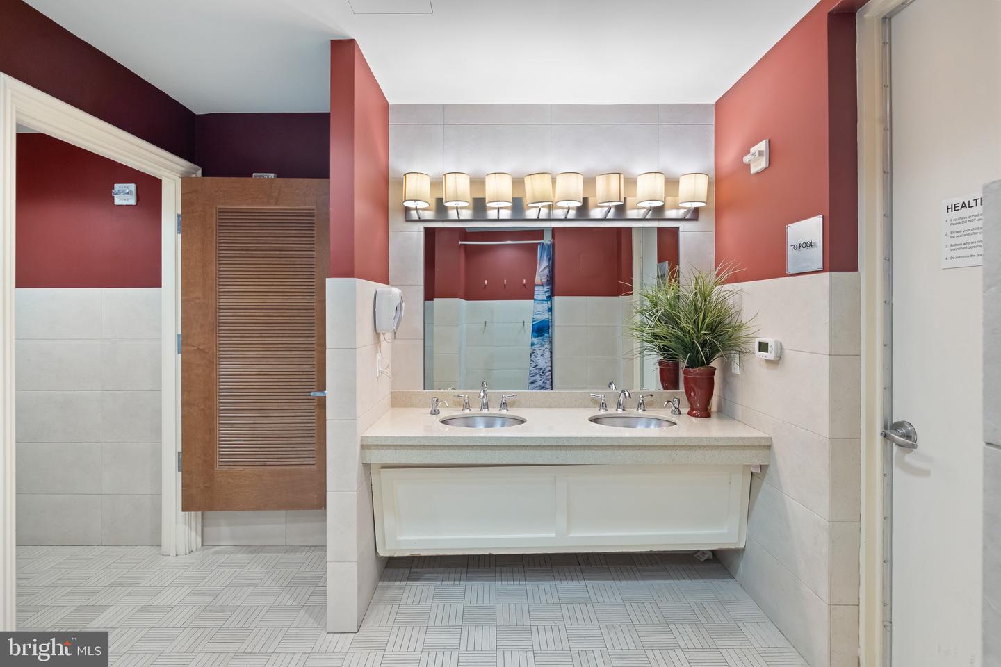 8220 CRESTWOOD HEIGHTS DR #213, MCLEAN, Virginia 22102, 1 Bedroom Bedrooms, ,1 BathroomBathrooms,Residential,For sale,8220 CRESTWOOD HEIGHTS DR #213,VAFX2256032 MLS # VAFX2256032