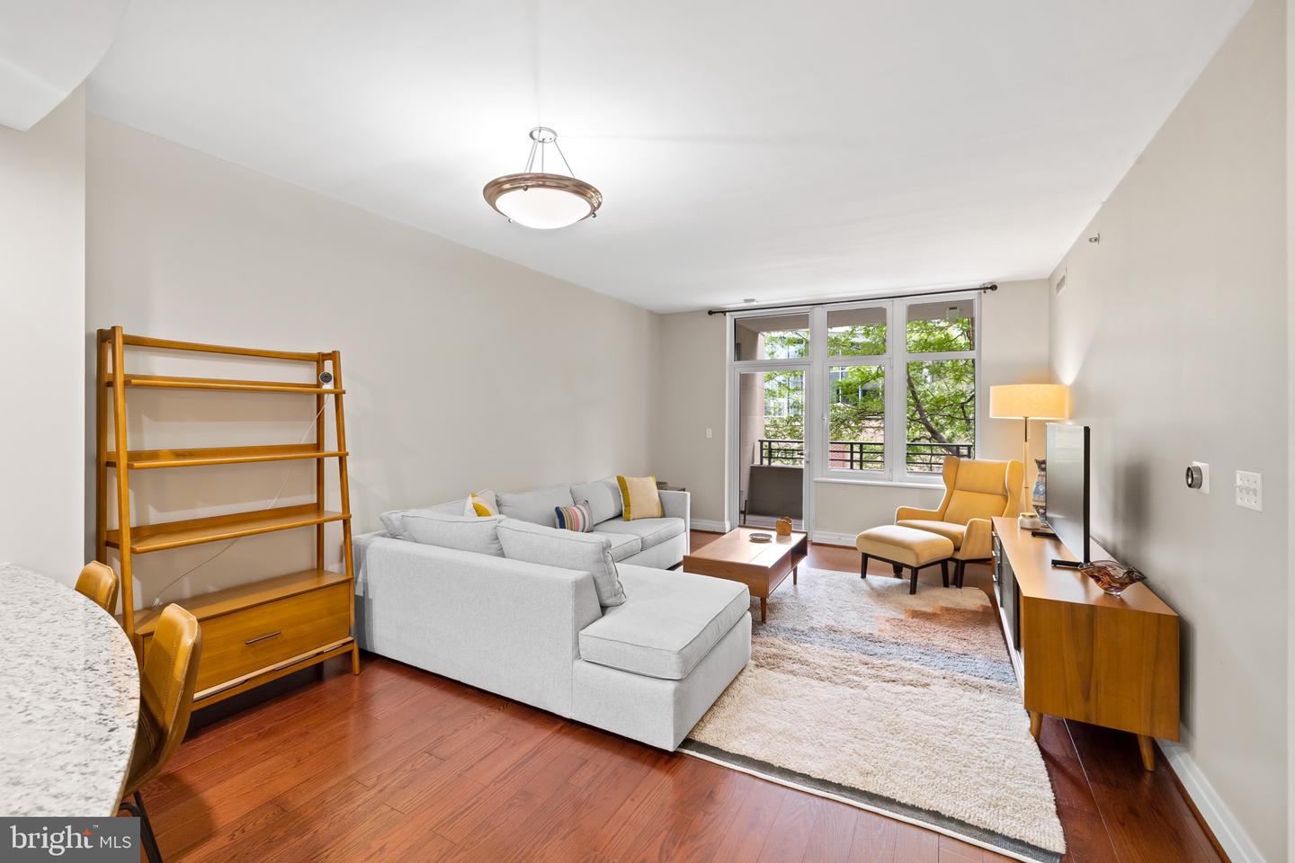 8220 CRESTWOOD HEIGHTS DR #213, MCLEAN, Virginia 22102, 1 Bedroom Bedrooms, ,1 BathroomBathrooms,Residential,For sale,8220 CRESTWOOD HEIGHTS DR #213,VAFX2256032 MLS # VAFX2256032