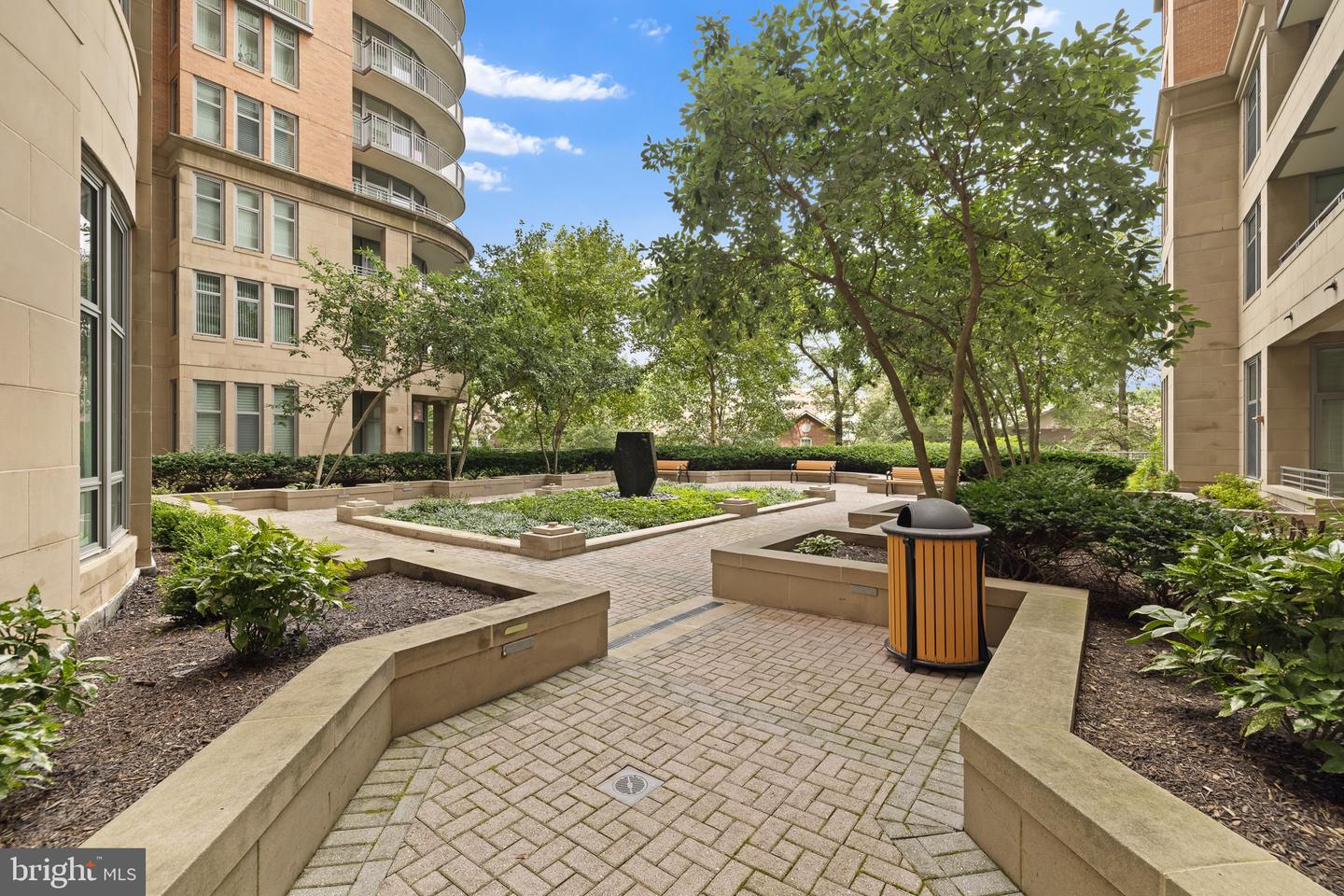8220 CRESTWOOD HEIGHTS DR #213, MCLEAN, Virginia 22102, 1 Bedroom Bedrooms, ,1 BathroomBathrooms,Residential,For sale,8220 CRESTWOOD HEIGHTS DR #213,VAFX2256032 MLS # VAFX2256032