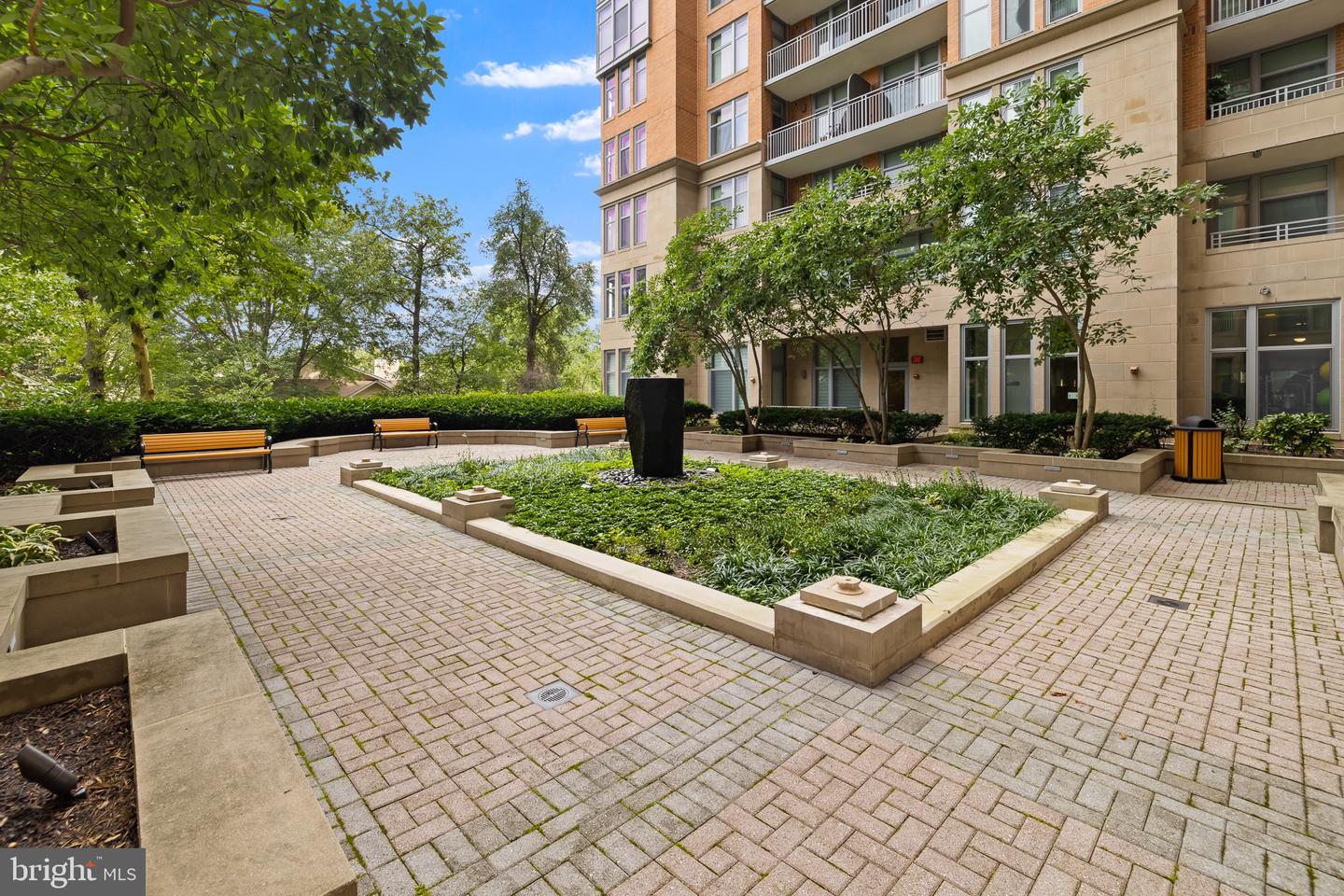 8220 CRESTWOOD HEIGHTS DR #213, MCLEAN, Virginia 22102, 1 Bedroom Bedrooms, ,1 BathroomBathrooms,Residential,For sale,8220 CRESTWOOD HEIGHTS DR #213,VAFX2256032 MLS # VAFX2256032