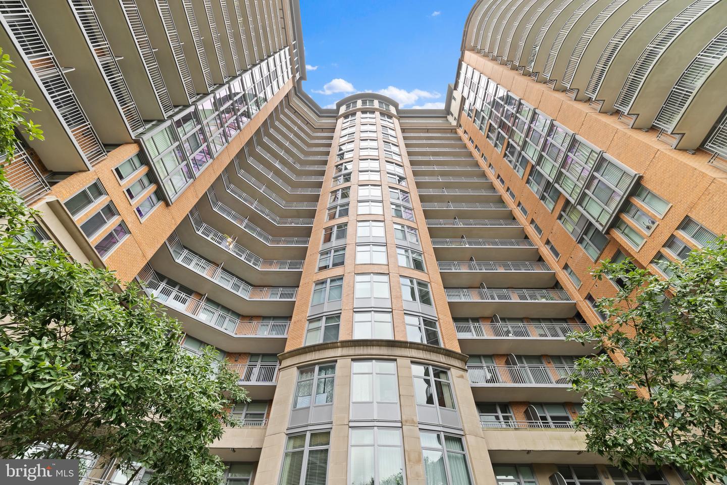 8220 CRESTWOOD HEIGHTS DR #213, MCLEAN, Virginia 22102, 1 Bedroom Bedrooms, ,1 BathroomBathrooms,Residential,For sale,8220 CRESTWOOD HEIGHTS DR #213,VAFX2256032 MLS # VAFX2256032
