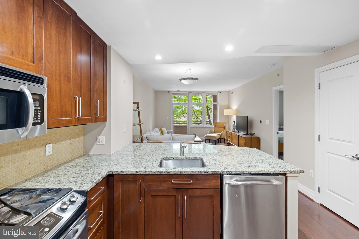 8220 CRESTWOOD HEIGHTS DR #213, MCLEAN, Virginia 22102, 1 Bedroom Bedrooms, ,1 BathroomBathrooms,Residential,For sale,8220 CRESTWOOD HEIGHTS DR #213,VAFX2256032 MLS # VAFX2256032