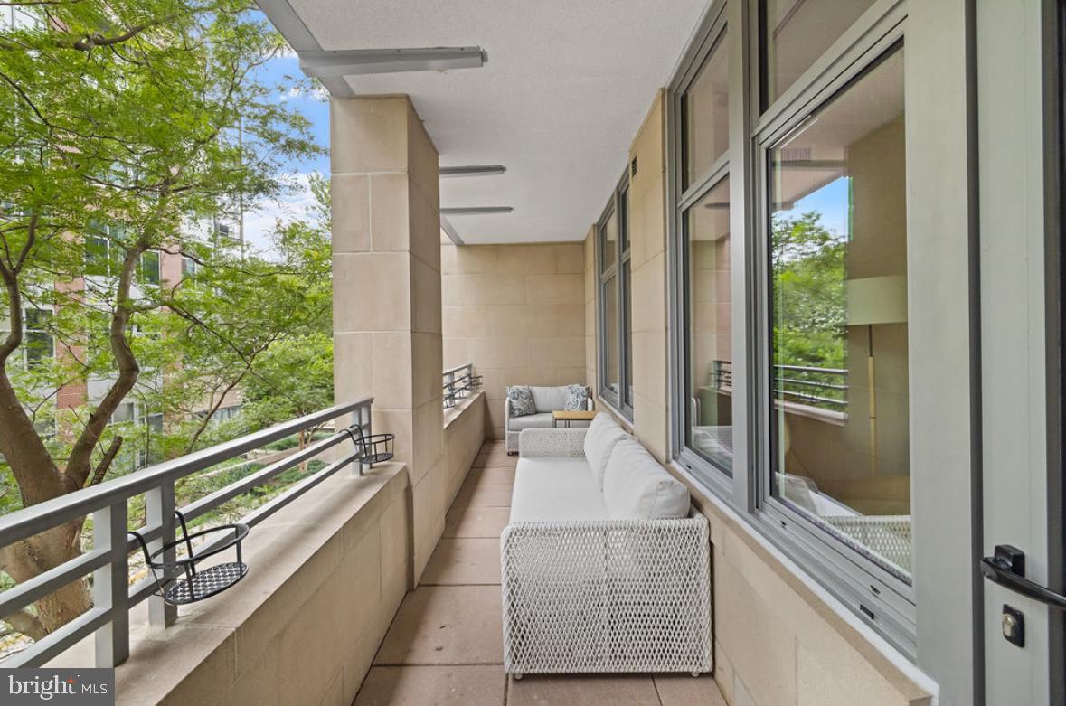 8220 CRESTWOOD HEIGHTS DR #213, MCLEAN, Virginia 22102, 1 Bedroom Bedrooms, ,1 BathroomBathrooms,Residential,For sale,8220 CRESTWOOD HEIGHTS DR #213,VAFX2256032 MLS # VAFX2256032