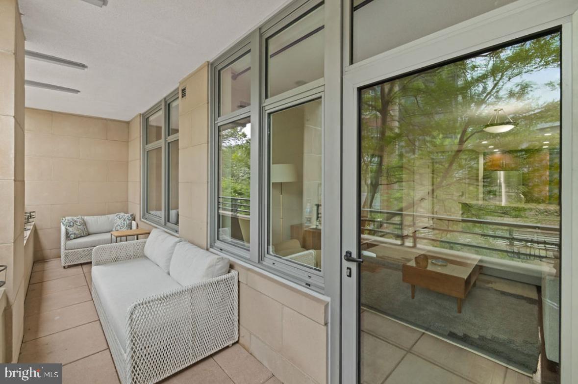 8220 CRESTWOOD HEIGHTS DR #213, MCLEAN, Virginia 22102, 1 Bedroom Bedrooms, ,1 BathroomBathrooms,Residential,For sale,8220 CRESTWOOD HEIGHTS DR #213,VAFX2256032 MLS # VAFX2256032