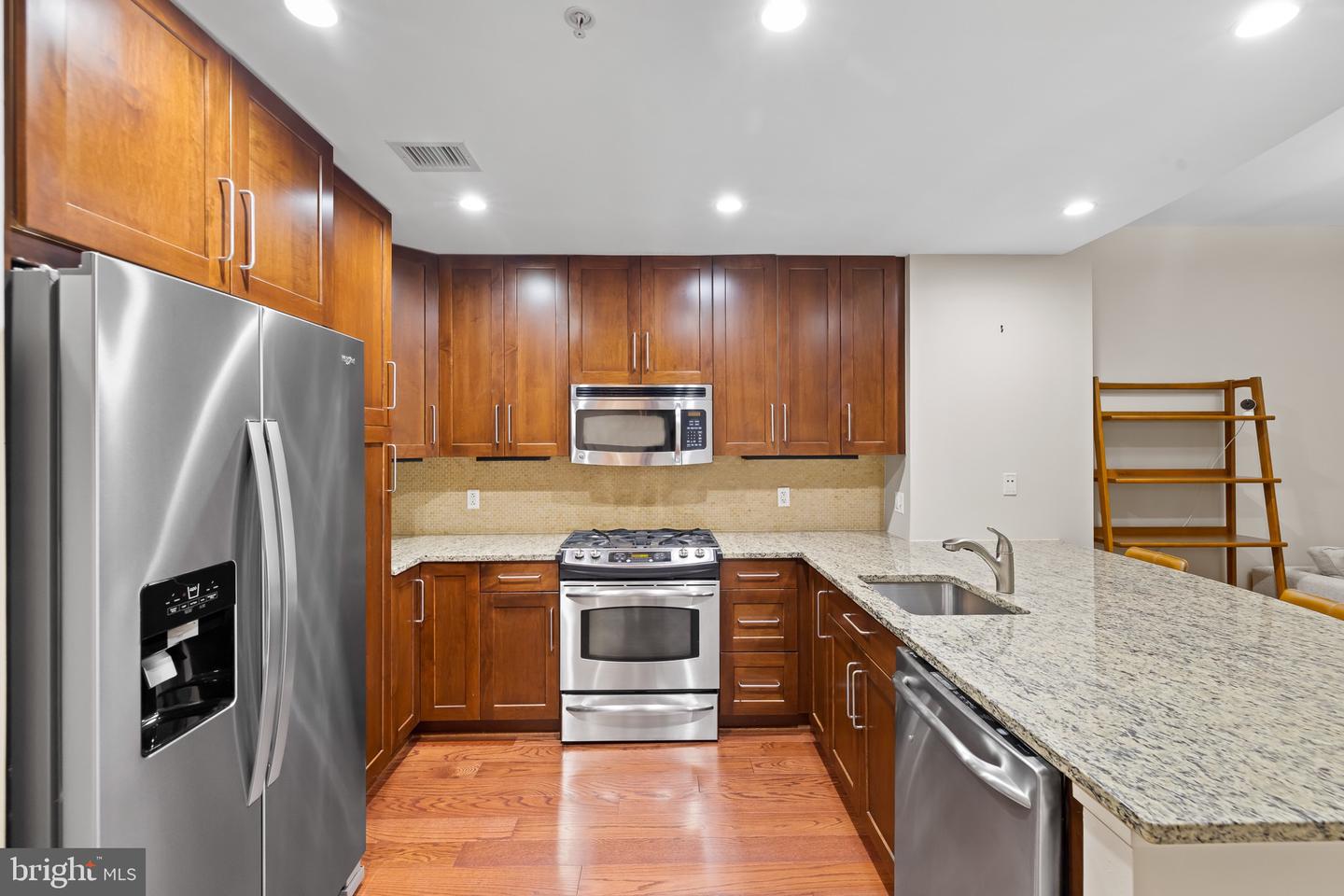 8220 CRESTWOOD HEIGHTS DR #213, MCLEAN, Virginia 22102, 1 Bedroom Bedrooms, ,1 BathroomBathrooms,Residential,For sale,8220 CRESTWOOD HEIGHTS DR #213,VAFX2256032 MLS # VAFX2256032