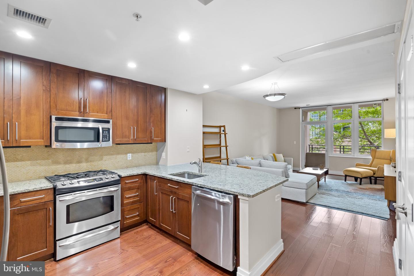 8220 CRESTWOOD HEIGHTS DR #213, MCLEAN, Virginia 22102, 1 Bedroom Bedrooms, ,1 BathroomBathrooms,Residential,For sale,8220 CRESTWOOD HEIGHTS DR #213,VAFX2256032 MLS # VAFX2256032