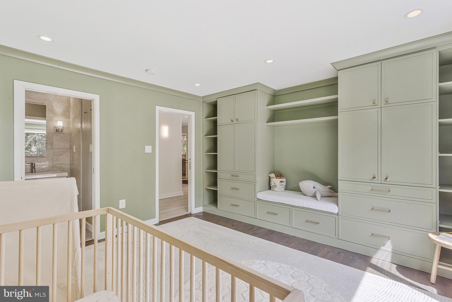 718 SPRINGVALE RD, GREAT FALLS, Virginia 22066, 4 Bedrooms Bedrooms, ,3 BathroomsBathrooms,Residential,For sale,718 SPRINGVALE RD,VAFX2256140 MLS # VAFX2256140