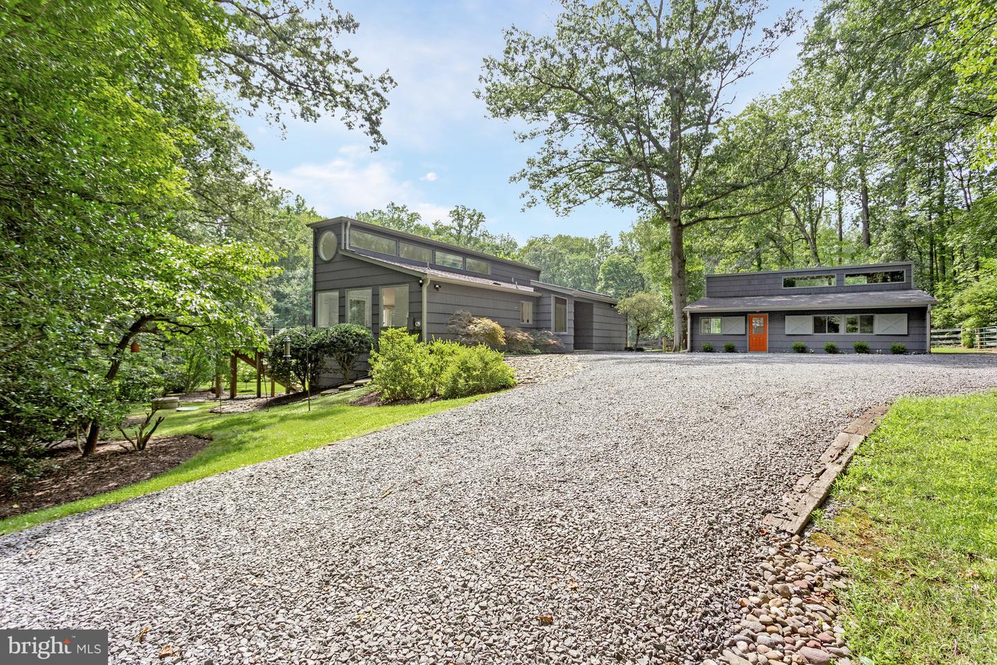 718 SPRINGVALE RD, GREAT FALLS, Virginia 22066, 4 Bedrooms Bedrooms, ,3 BathroomsBathrooms,Residential,For sale,718 SPRINGVALE RD,VAFX2256140 MLS # VAFX2256140