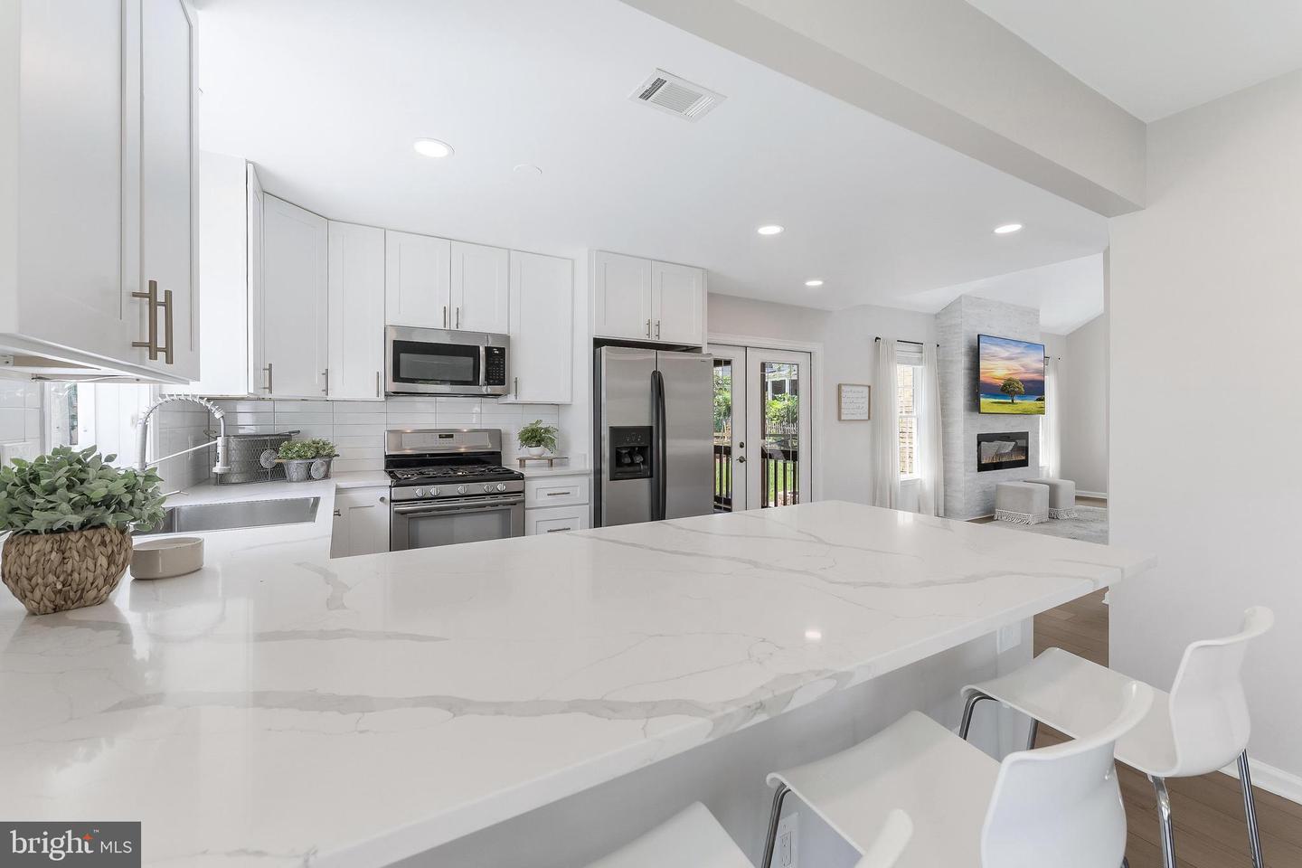 3436 HIDDEN MEADOW DR, FAIRFAX, Virginia 22033, 4 Bedrooms Bedrooms, 16 Rooms Rooms,3 BathroomsBathrooms,Residential,For sale,3436 HIDDEN MEADOW DR,VAFX2256220 MLS # VAFX2256220