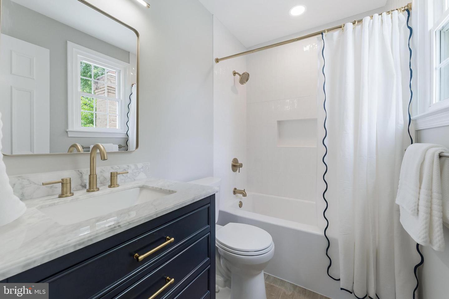 3436 HIDDEN MEADOW DR, FAIRFAX, Virginia 22033, 4 Bedrooms Bedrooms, 16 Rooms Rooms,3 BathroomsBathrooms,Residential,For sale,3436 HIDDEN MEADOW DR,VAFX2256220 MLS # VAFX2256220