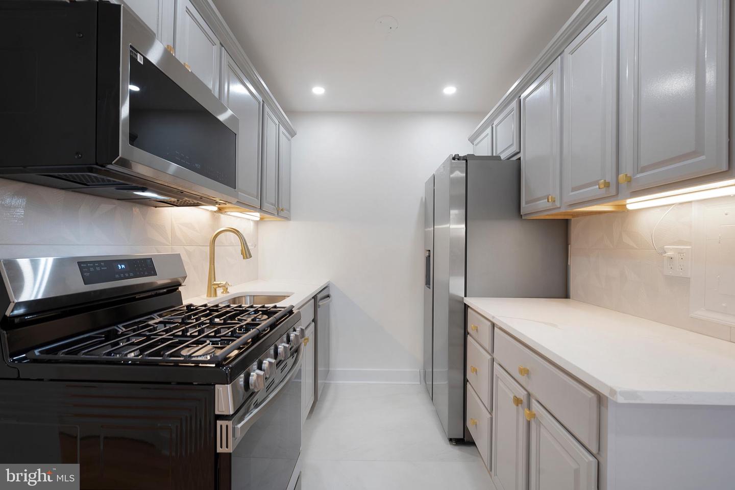 1931 N CLEVELAND ST #207, ARLINGTON, Virginia 22201, 2 Bedrooms Bedrooms, ,1 BathroomBathrooms,Residential,For sale,1931 N CLEVELAND ST #207,VAAR2060888 MLS # VAAR2060888