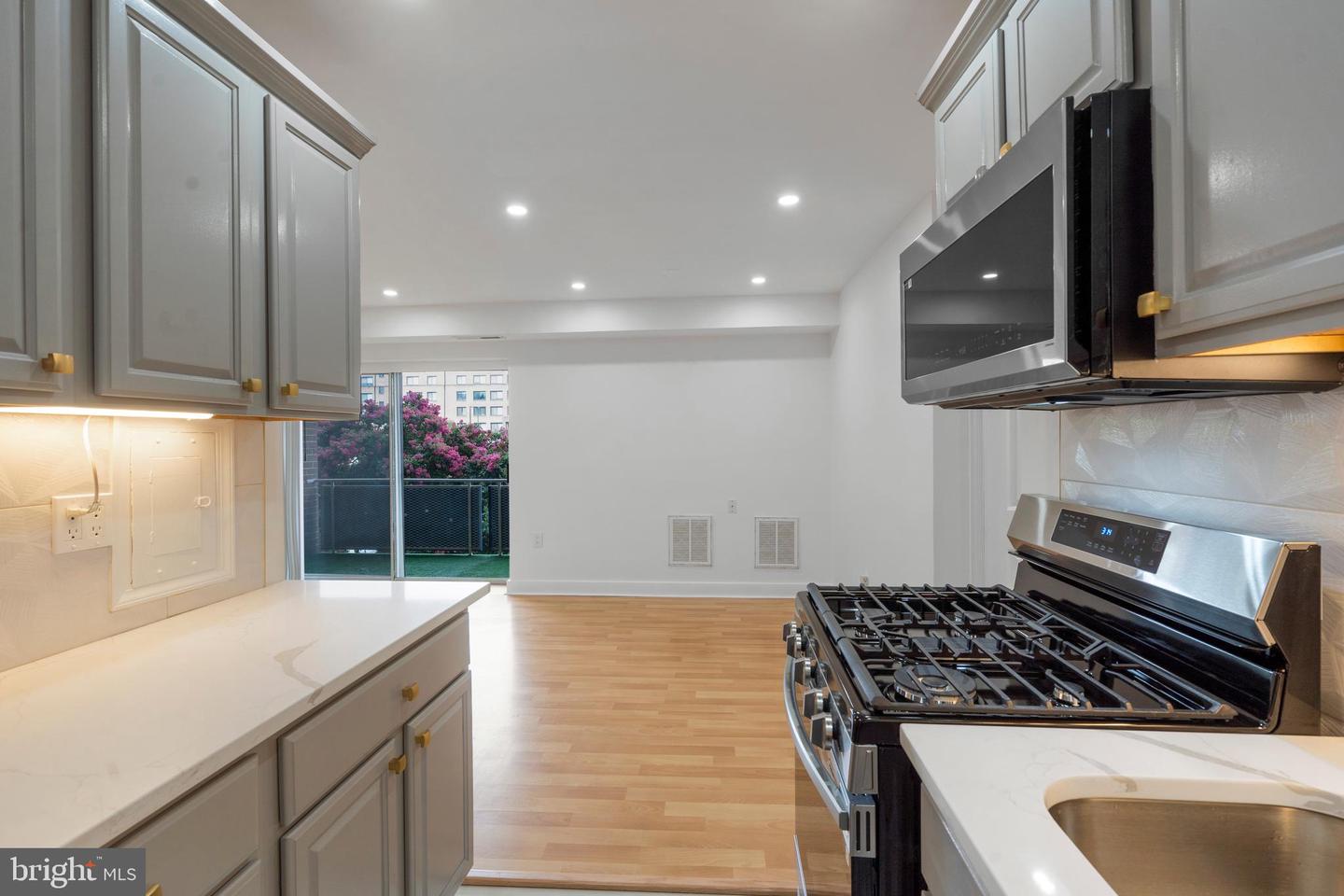 1931 N CLEVELAND ST #207, ARLINGTON, Virginia 22201, 2 Bedrooms Bedrooms, ,1 BathroomBathrooms,Residential,For sale,1931 N CLEVELAND ST #207,VAAR2060888 MLS # VAAR2060888