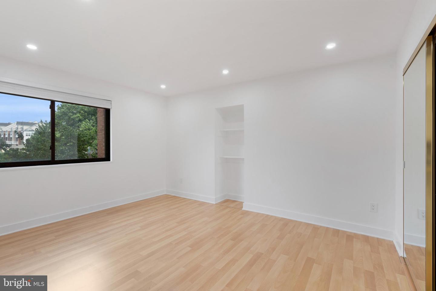 1931 N CLEVELAND ST #207, ARLINGTON, Virginia 22201, 2 Bedrooms Bedrooms, ,1 BathroomBathrooms,Residential,For sale,1931 N CLEVELAND ST #207,VAAR2060888 MLS # VAAR2060888