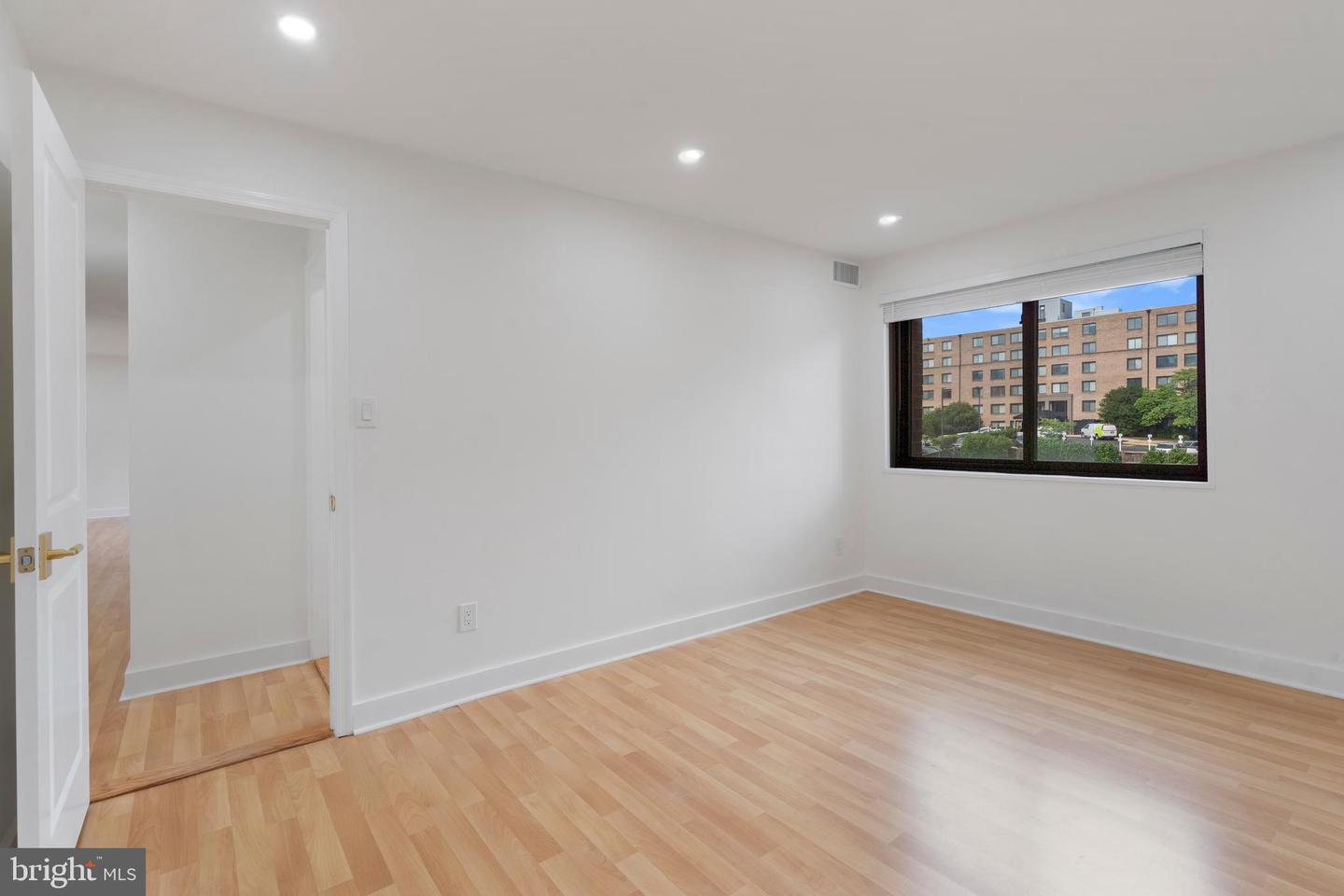 1931 N CLEVELAND ST #207, ARLINGTON, Virginia 22201, 2 Bedrooms Bedrooms, ,1 BathroomBathrooms,Residential,For sale,1931 N CLEVELAND ST #207,VAAR2060888 MLS # VAAR2060888