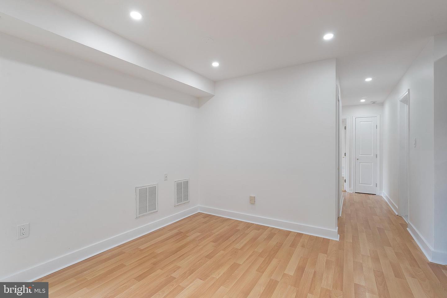 1931 N CLEVELAND ST #207, ARLINGTON, Virginia 22201, 2 Bedrooms Bedrooms, ,1 BathroomBathrooms,Residential,For sale,1931 N CLEVELAND ST #207,VAAR2060888 MLS # VAAR2060888
