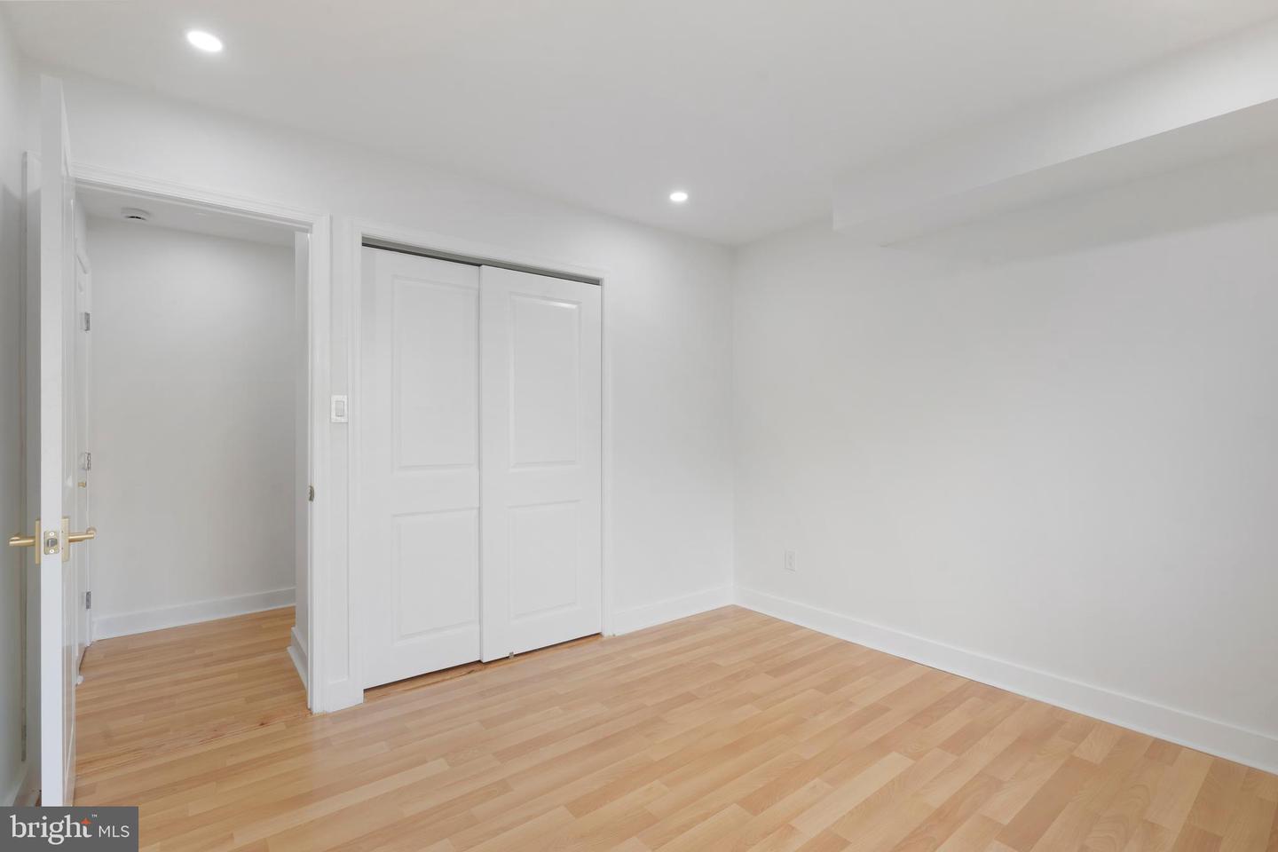 1931 N CLEVELAND ST #207, ARLINGTON, Virginia 22201, 2 Bedrooms Bedrooms, ,1 BathroomBathrooms,Residential,For sale,1931 N CLEVELAND ST #207,VAAR2060888 MLS # VAAR2060888