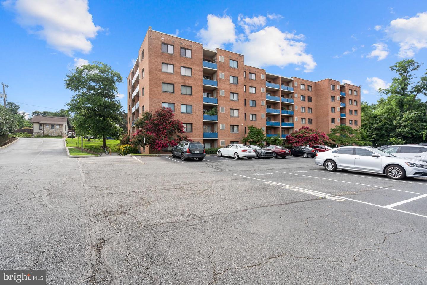 1931 N CLEVELAND ST #207, ARLINGTON, Virginia 22201, 2 Bedrooms Bedrooms, ,1 BathroomBathrooms,Residential,For sale,1931 N CLEVELAND ST #207,VAAR2060888 MLS # VAAR2060888