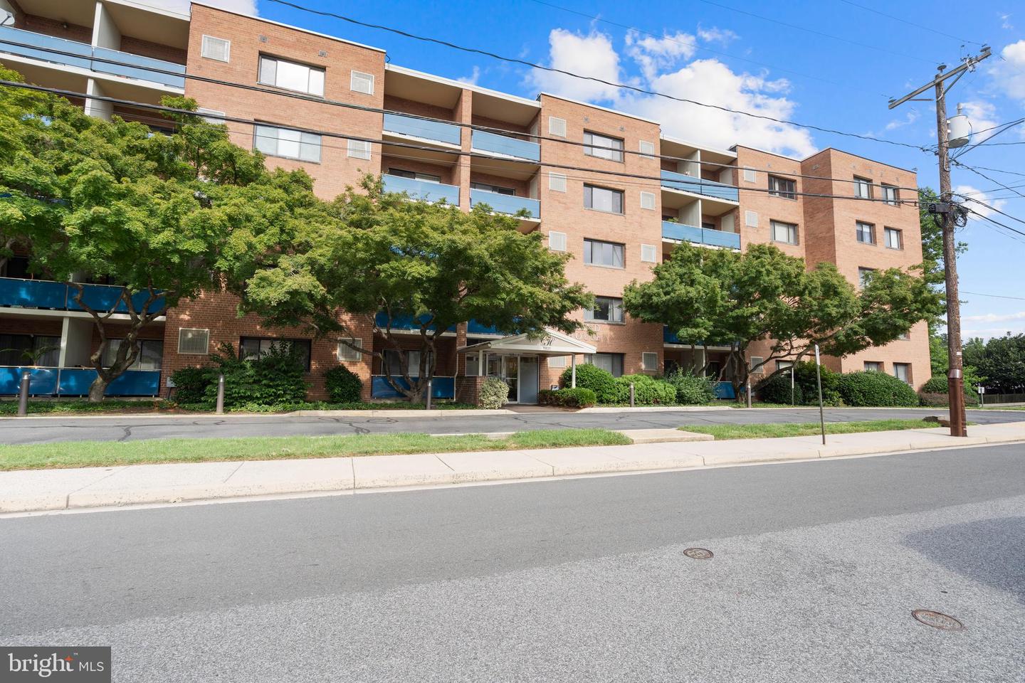 1931 N CLEVELAND ST #207, ARLINGTON, Virginia 22201, 2 Bedrooms Bedrooms, ,1 BathroomBathrooms,Residential,For sale,1931 N CLEVELAND ST #207,VAAR2060888 MLS # VAAR2060888