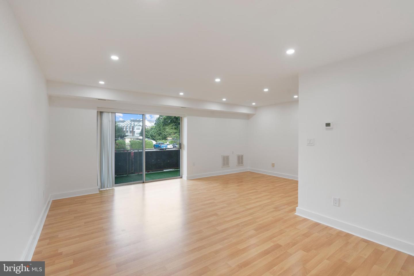 1931 N CLEVELAND ST #207, ARLINGTON, Virginia 22201, 2 Bedrooms Bedrooms, ,1 BathroomBathrooms,Residential,For sale,1931 N CLEVELAND ST #207,VAAR2060888 MLS # VAAR2060888