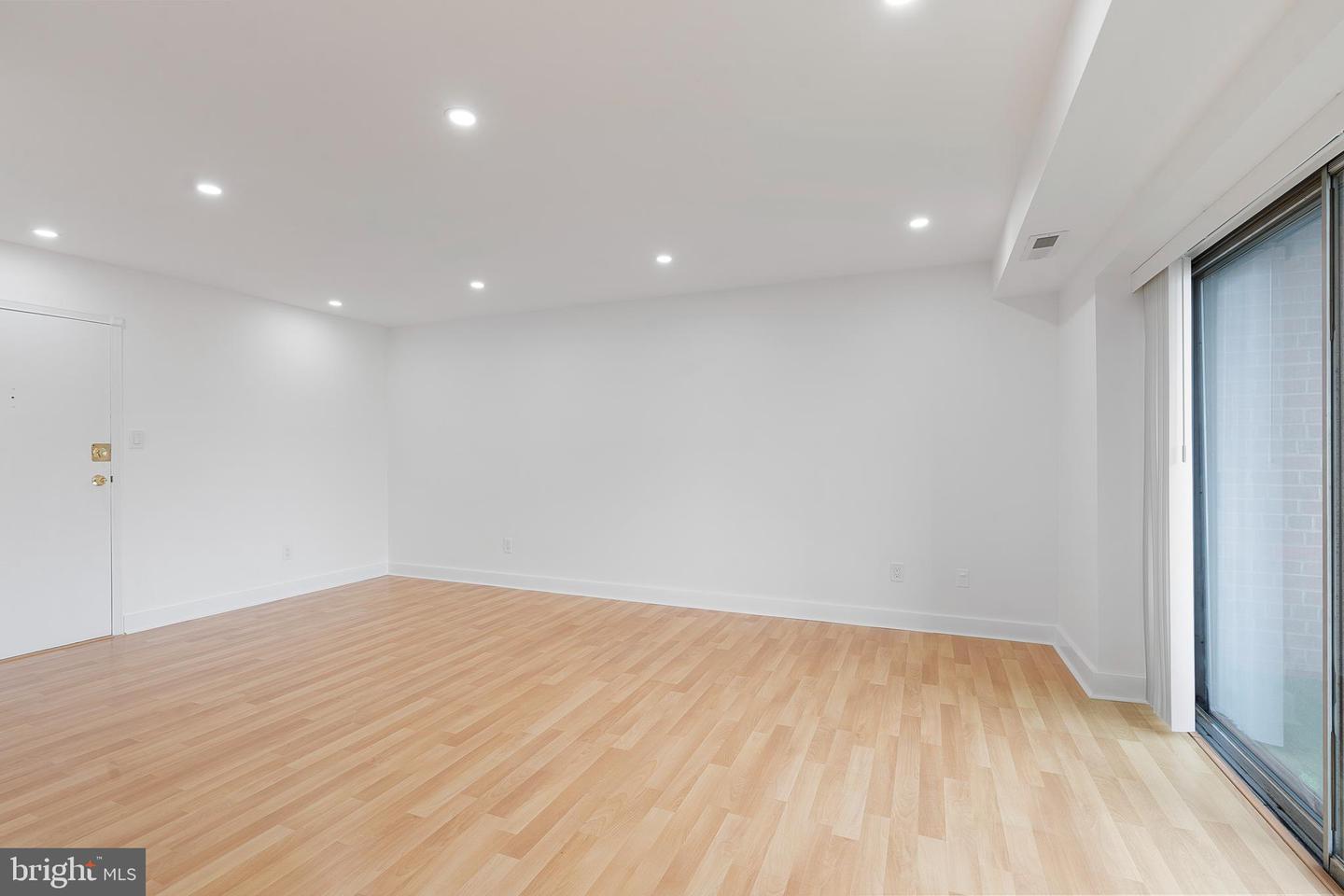 1931 N CLEVELAND ST #207, ARLINGTON, Virginia 22201, 2 Bedrooms Bedrooms, ,1 BathroomBathrooms,Residential,For sale,1931 N CLEVELAND ST #207,VAAR2060888 MLS # VAAR2060888