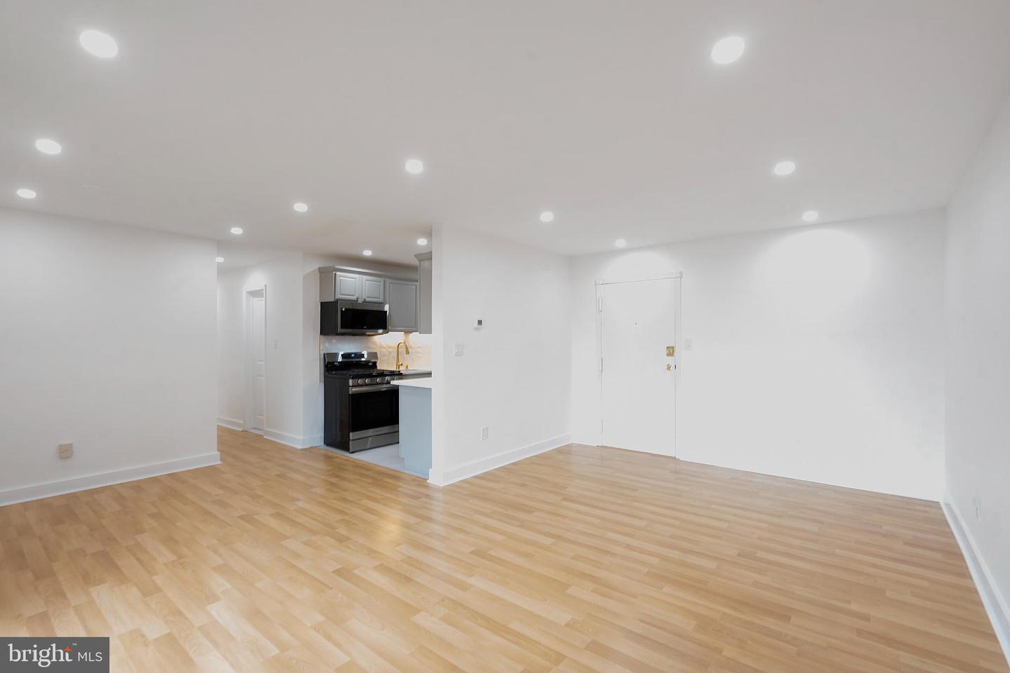 1931 N CLEVELAND ST #207, ARLINGTON, Virginia 22201, 2 Bedrooms Bedrooms, ,1 BathroomBathrooms,Residential,For sale,1931 N CLEVELAND ST #207,VAAR2060888 MLS # VAAR2060888